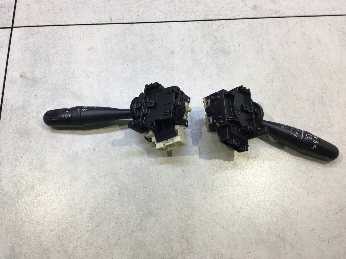 ПЕРЕМИКАЧ ОБ'ЄДНАНІ КОМПЛЕКТ COROLLA VERSO E12