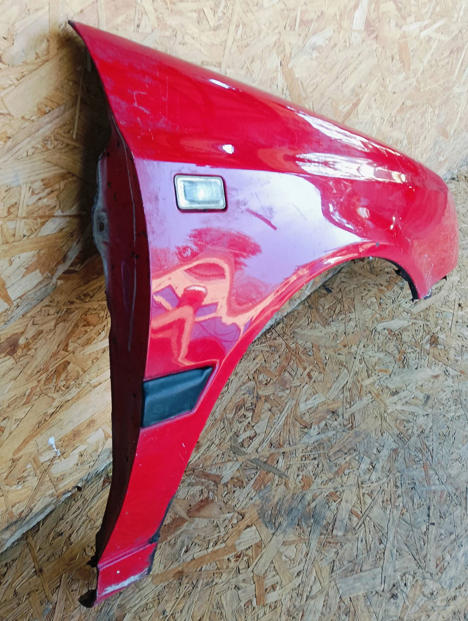 fender right front Volkswagen Golf III 95r red
