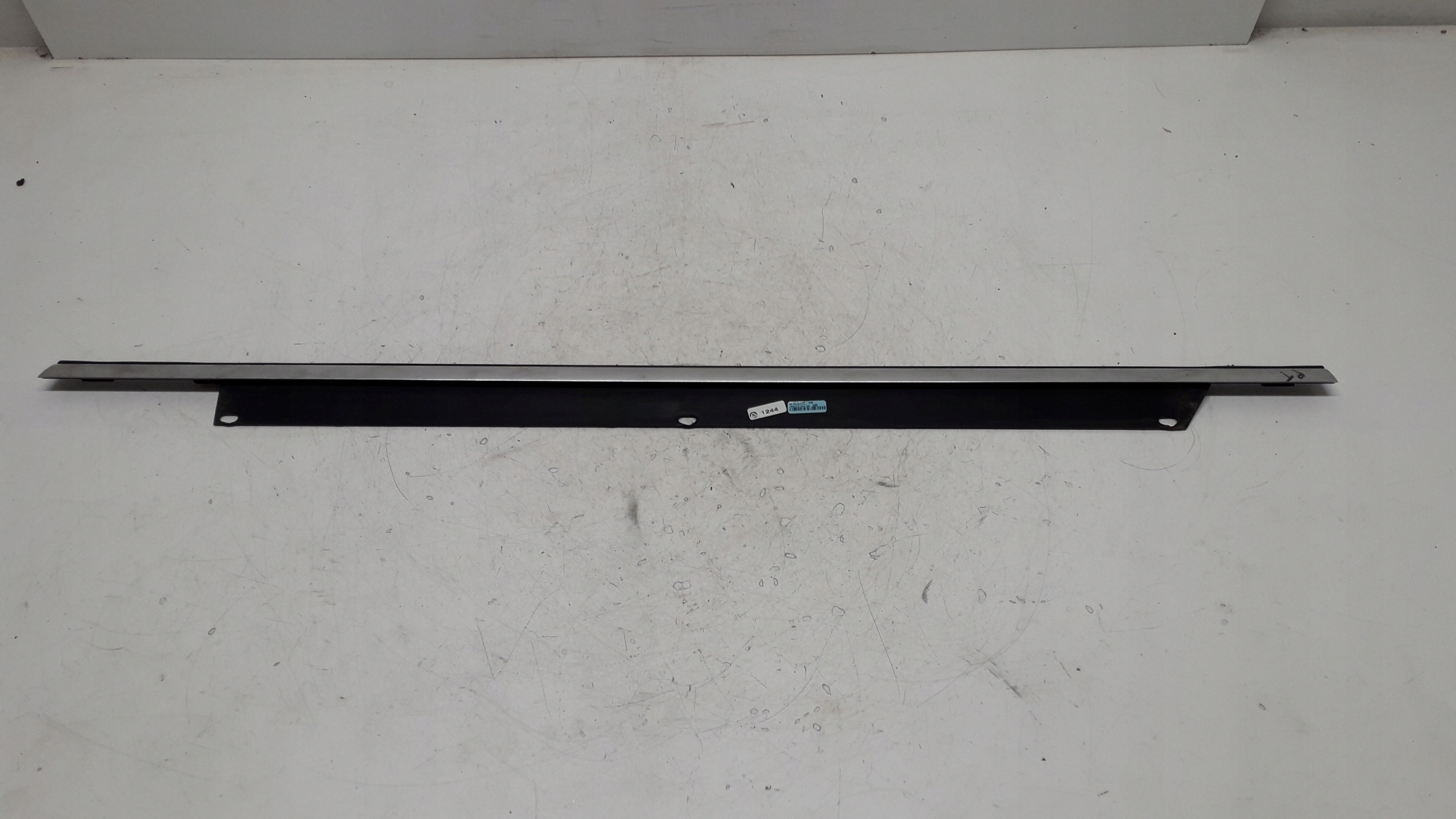 AUDI Q7 4L 05-15 LISTWA ZGARNIAJĄCA PRAWY TYŁ