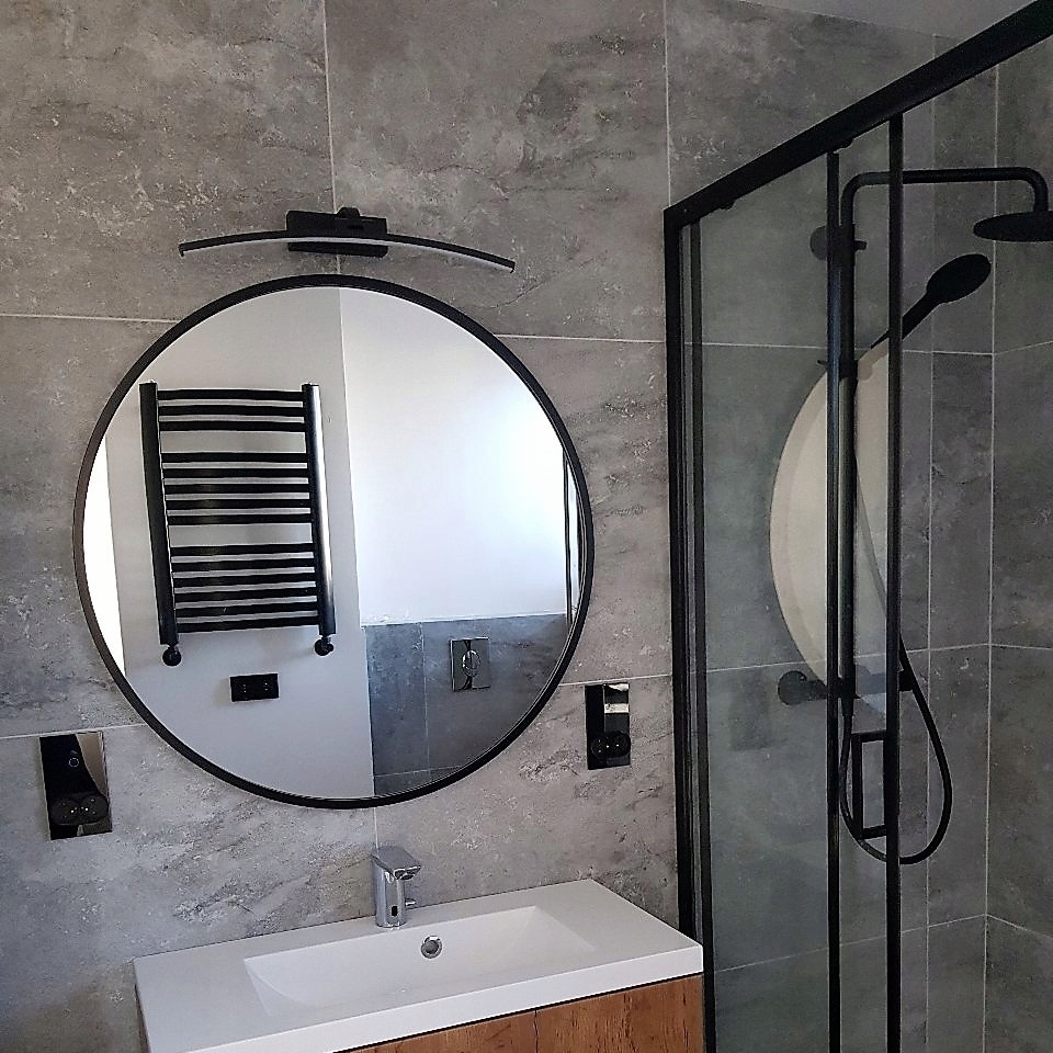 KINKIET ŁAZIENKOWY LED 8W LAMPA CZARNA NAD LUSTRO OKRĄGLY/WYGIĘTY Głębokość produktu 12 cm