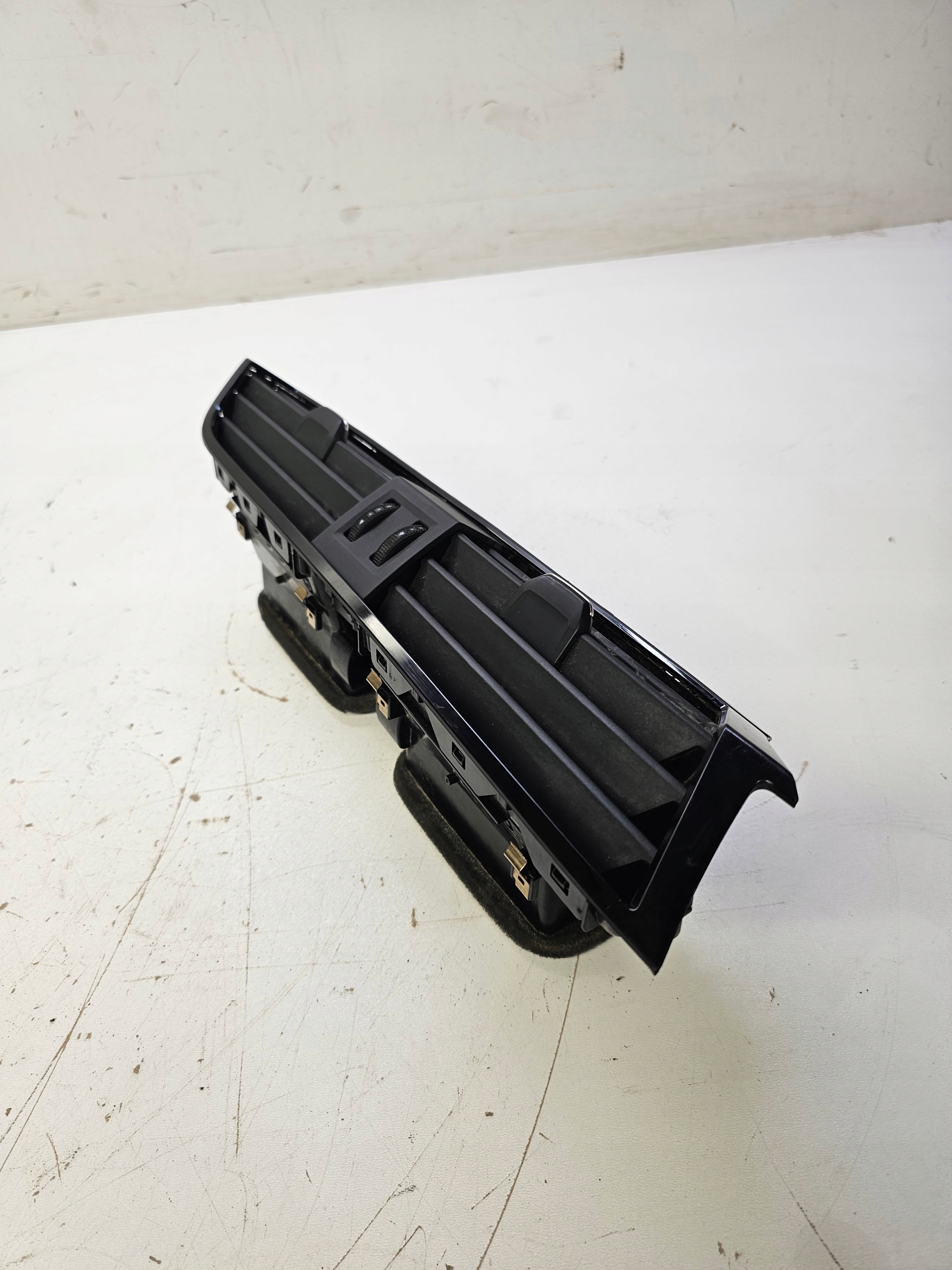 grid air conditioning devices central AUDI Q3 F3 83B820903 6PS