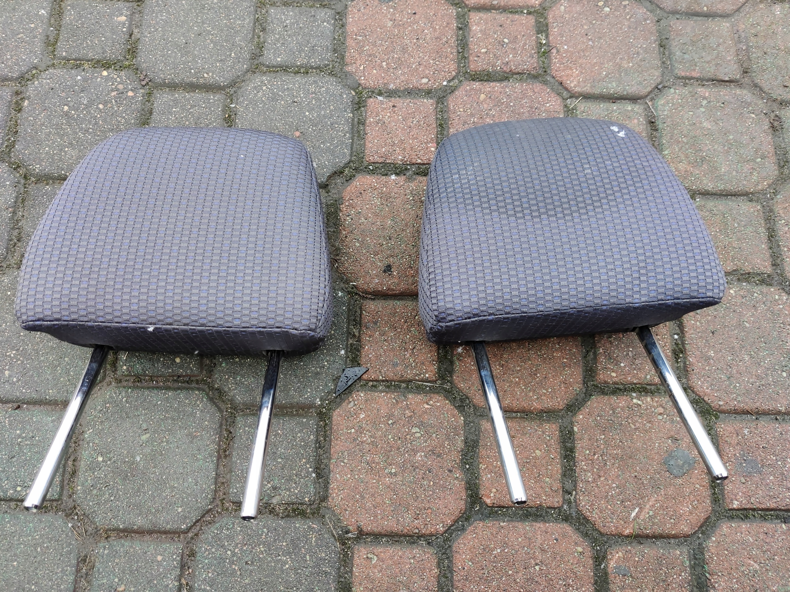 ZAGŁÓWEK FOTELA PRZEDNI NISSAN TIIDA