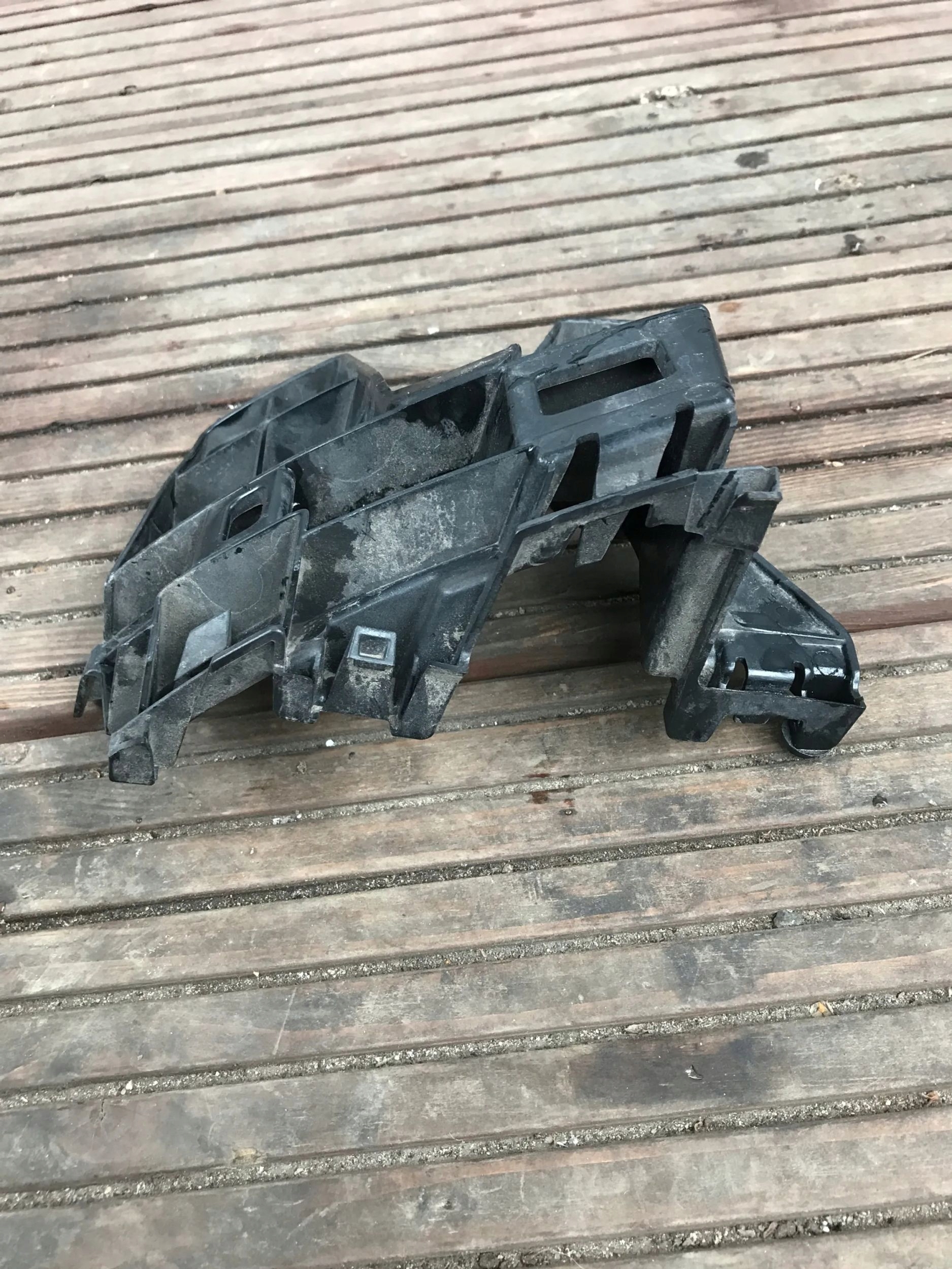 bumper bracket right rear part VW PASSAT B8 KOMBI 3G9807484