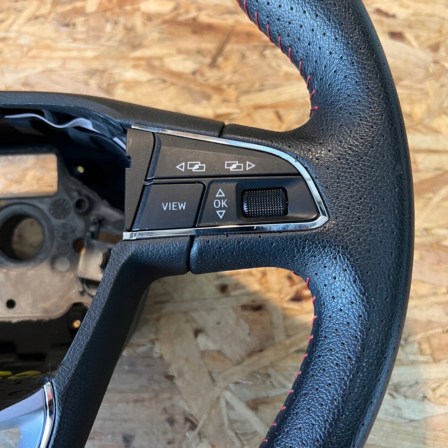 LENKRAD, MULTIFUNKCJA DES LENKRADS SEAT ARONA FR