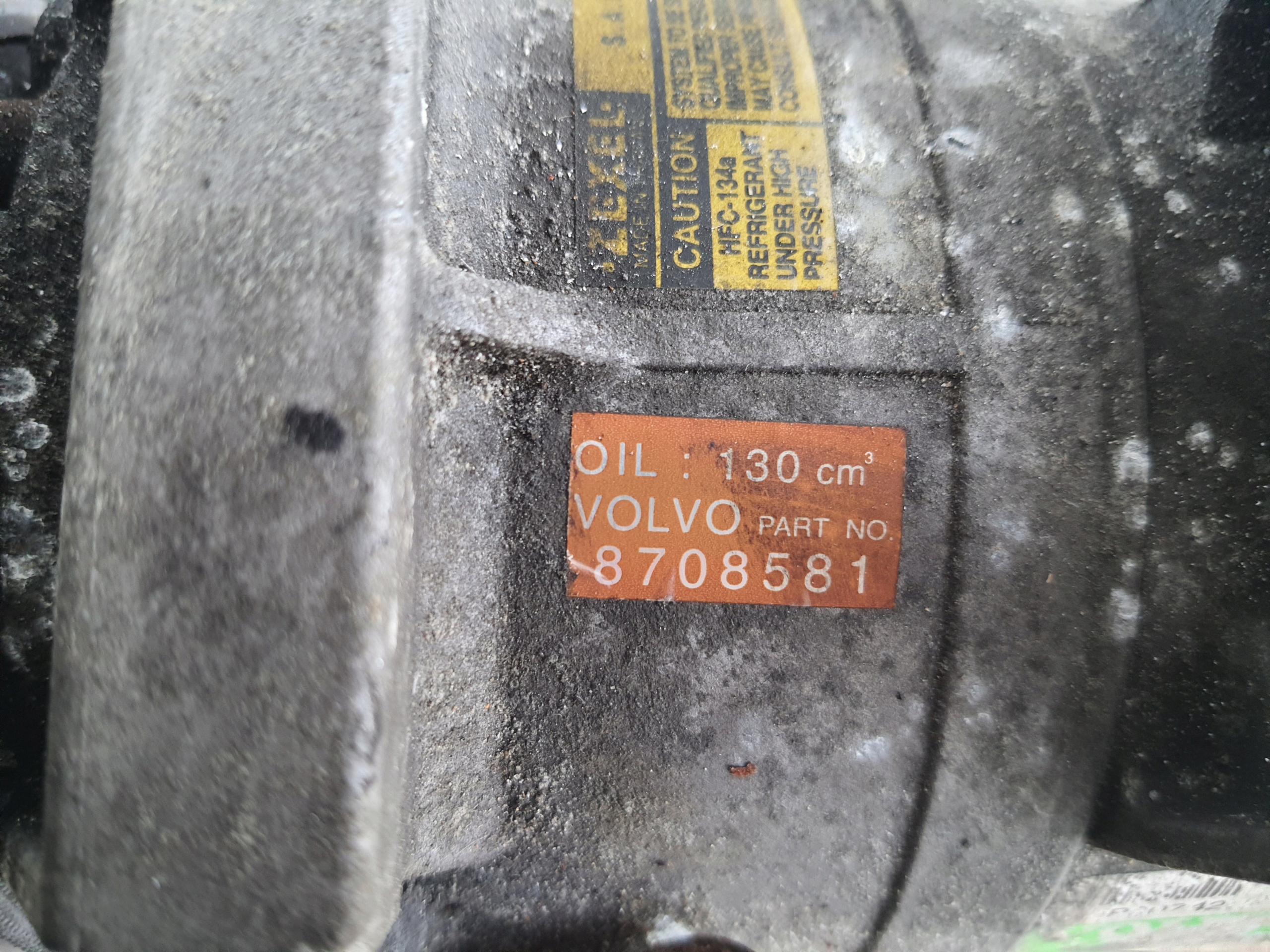 VOLVO Compresseur AC 8708581