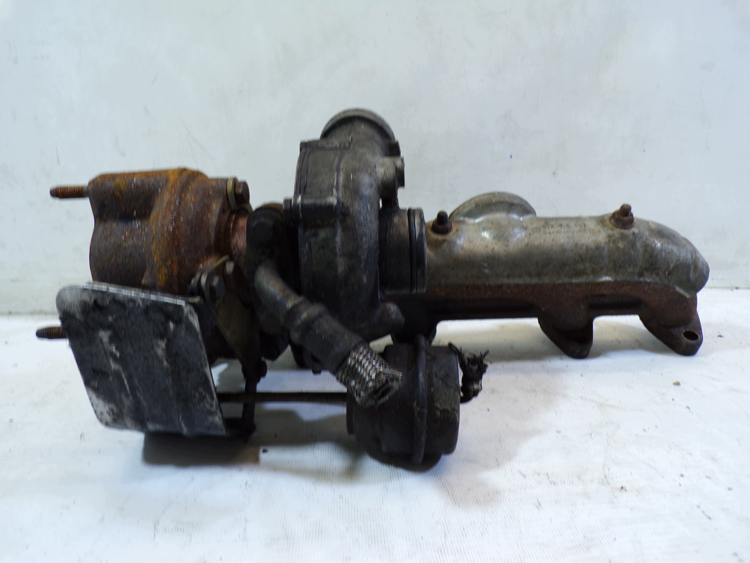 TURBINA turbo header pipe 2.5 TDI 074145701C (2)