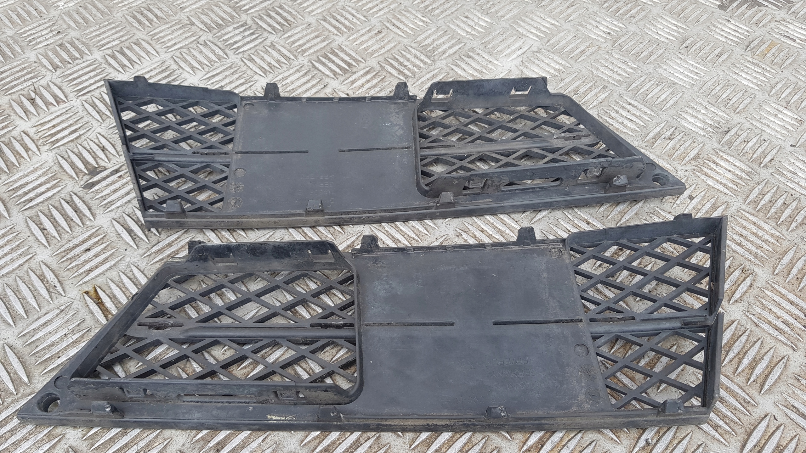 BMW 5 E61 E60 grid of a bumper left right