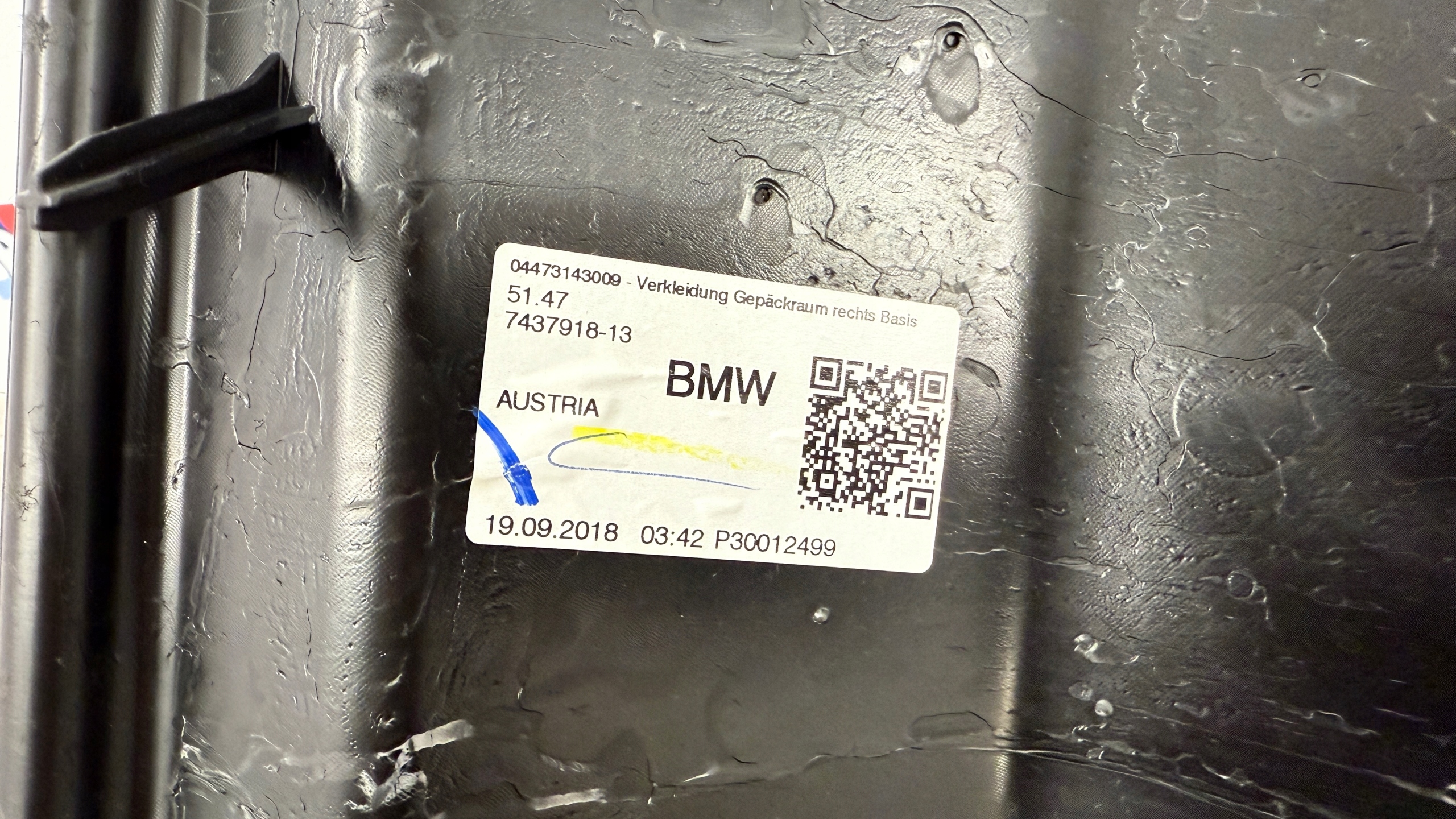 BMW G31 side sump boot cover right 7437918