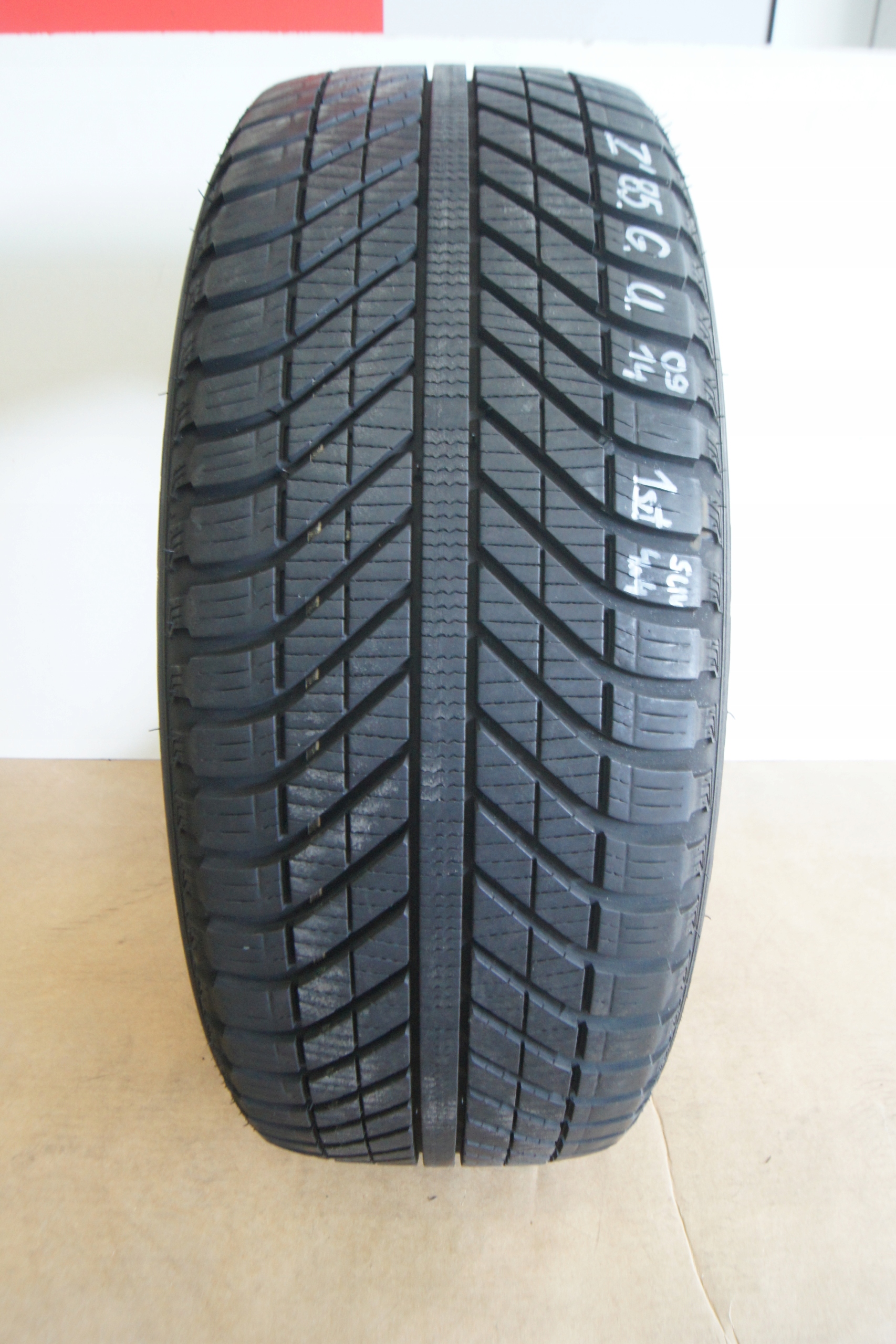 GD OPONA GOODYEAR VECTOR 4 SEASONS 235/55R17 4x4 EAN (GTIN) 5452000650689