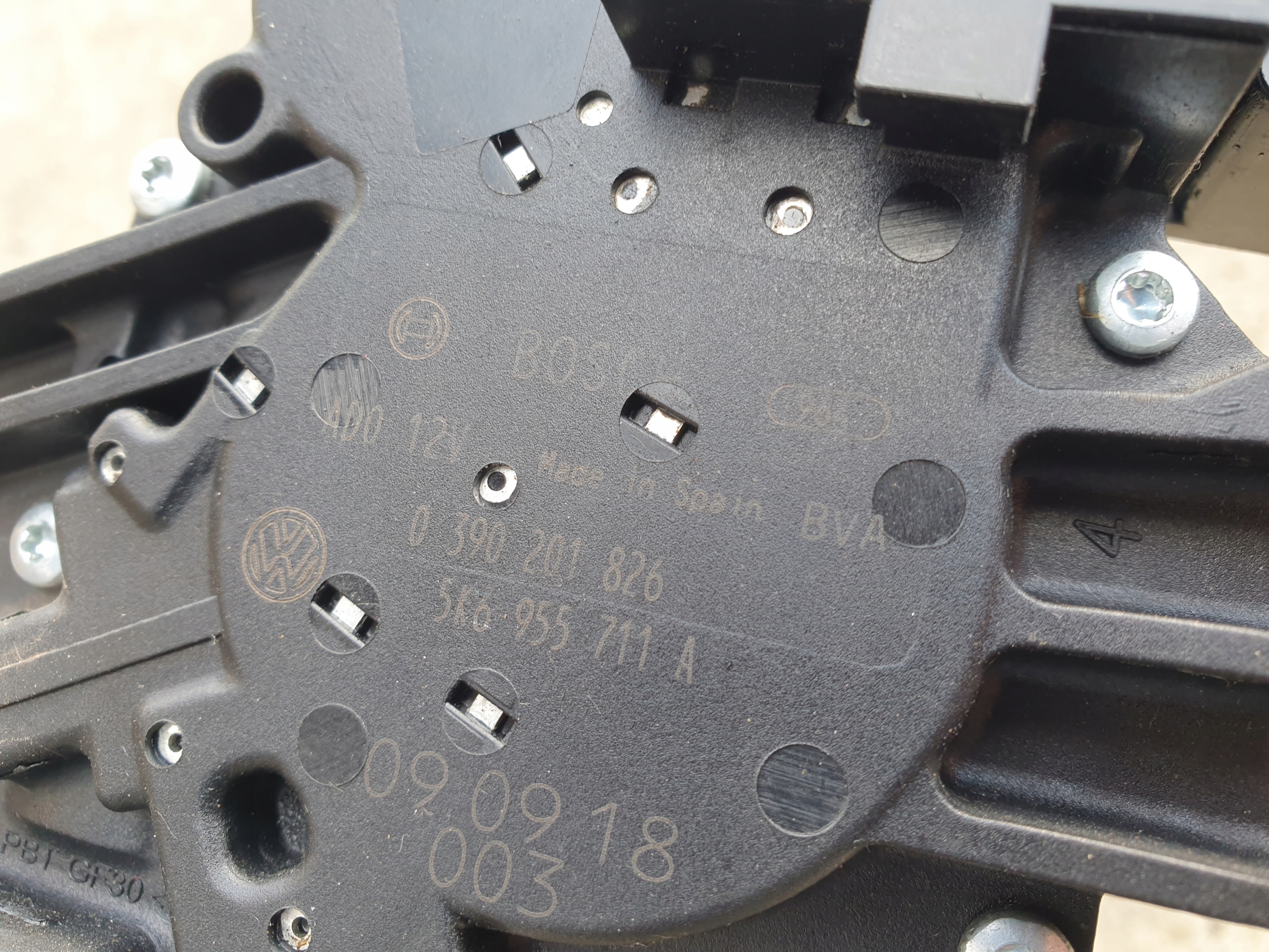 Motor Wischer POLO 6R GOLF 2009- 5K6955711A