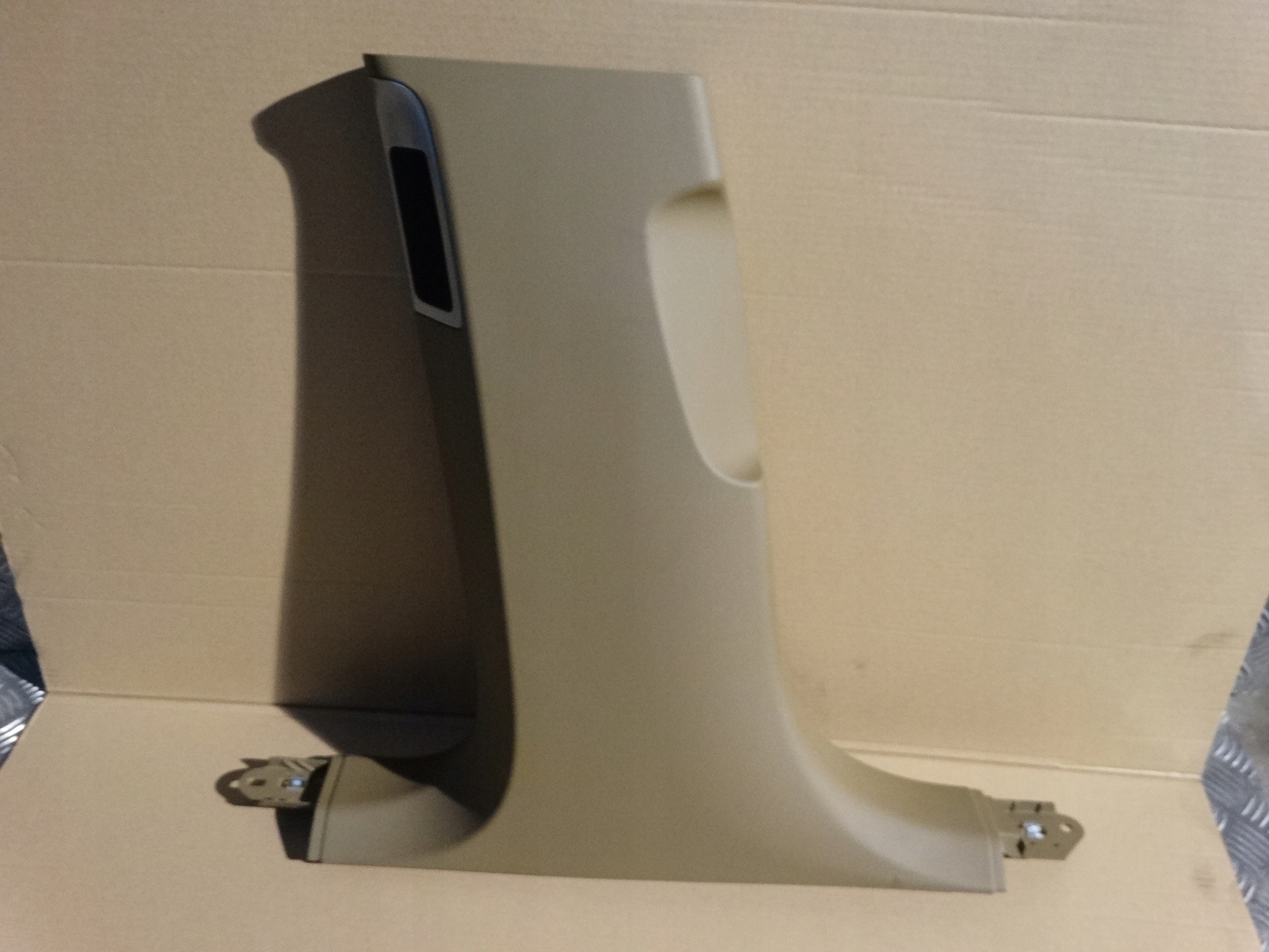 IDEALNA cover SLUPKA left AUDI A8 D4 1