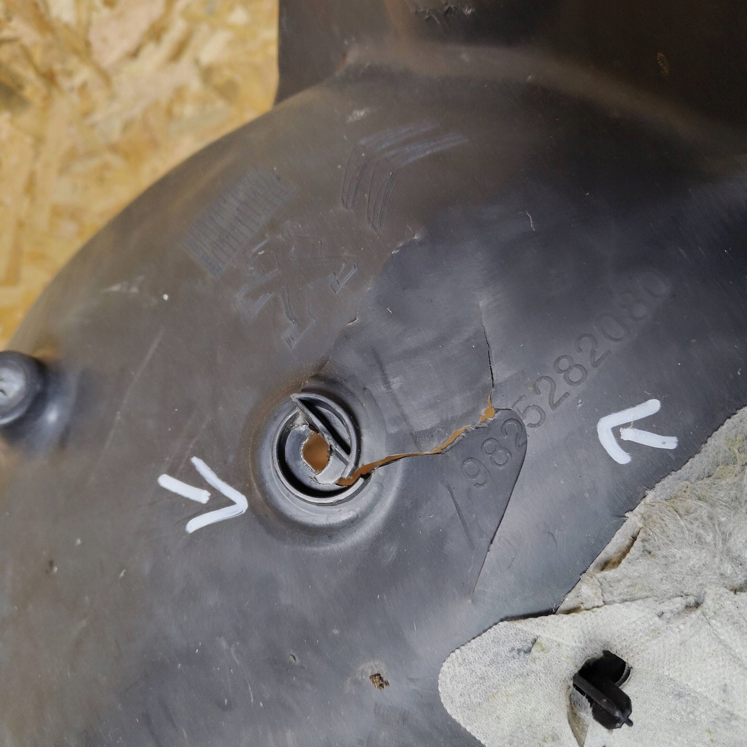 mudguard front front side left Peugeot 3008 II 9825282080
