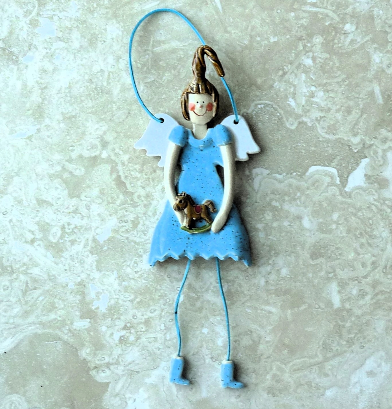 Keramická figurka Anděl Modrý Dívka s koníkem Dárek 22 cm