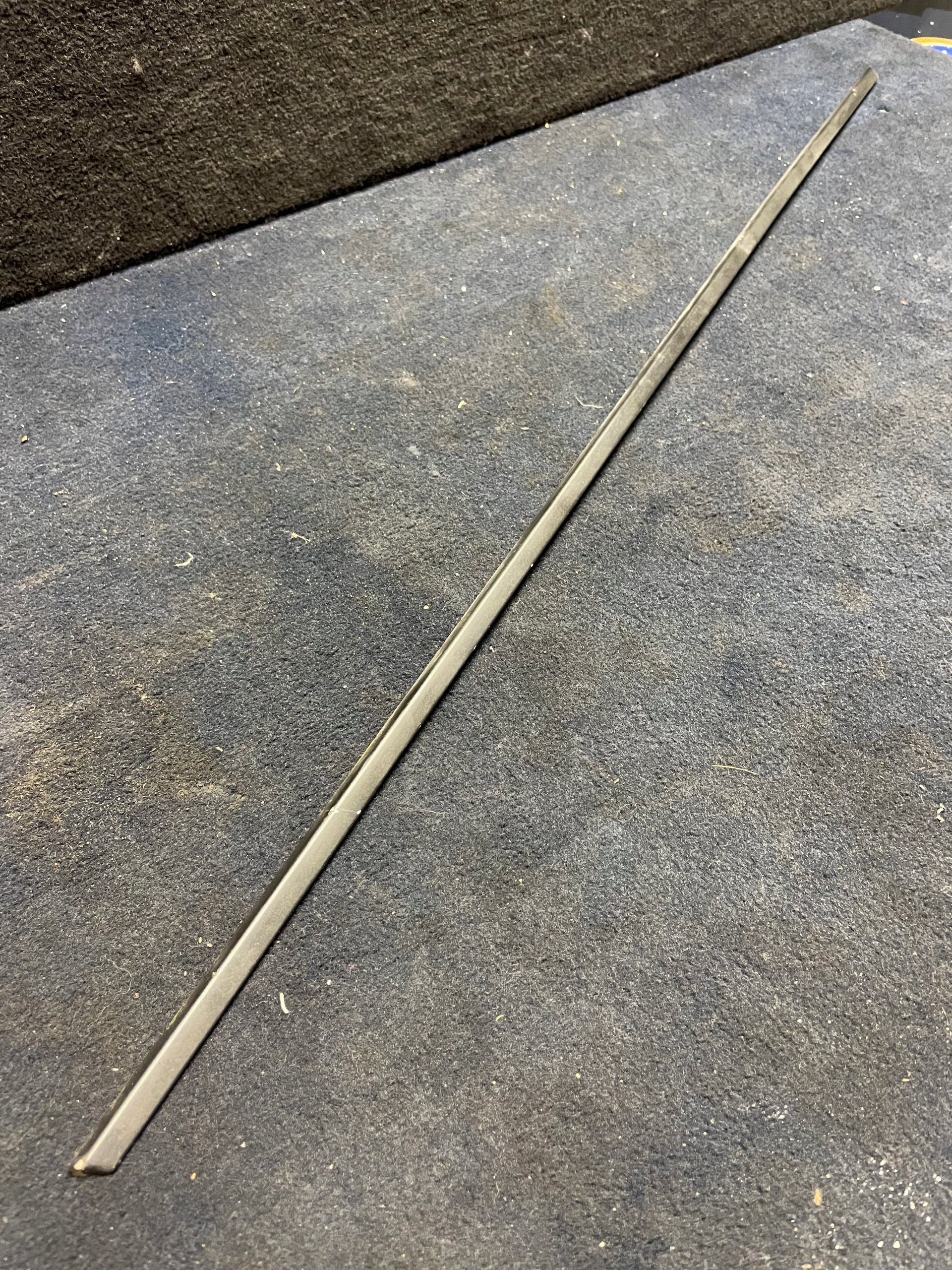 MERCEDES W124 накладка багажника