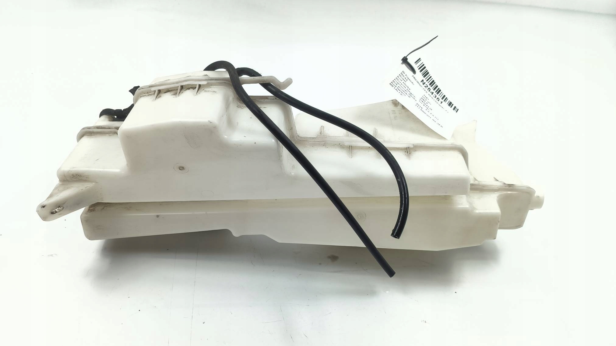 washer fluid tank 30747576 VOLVO V60 II