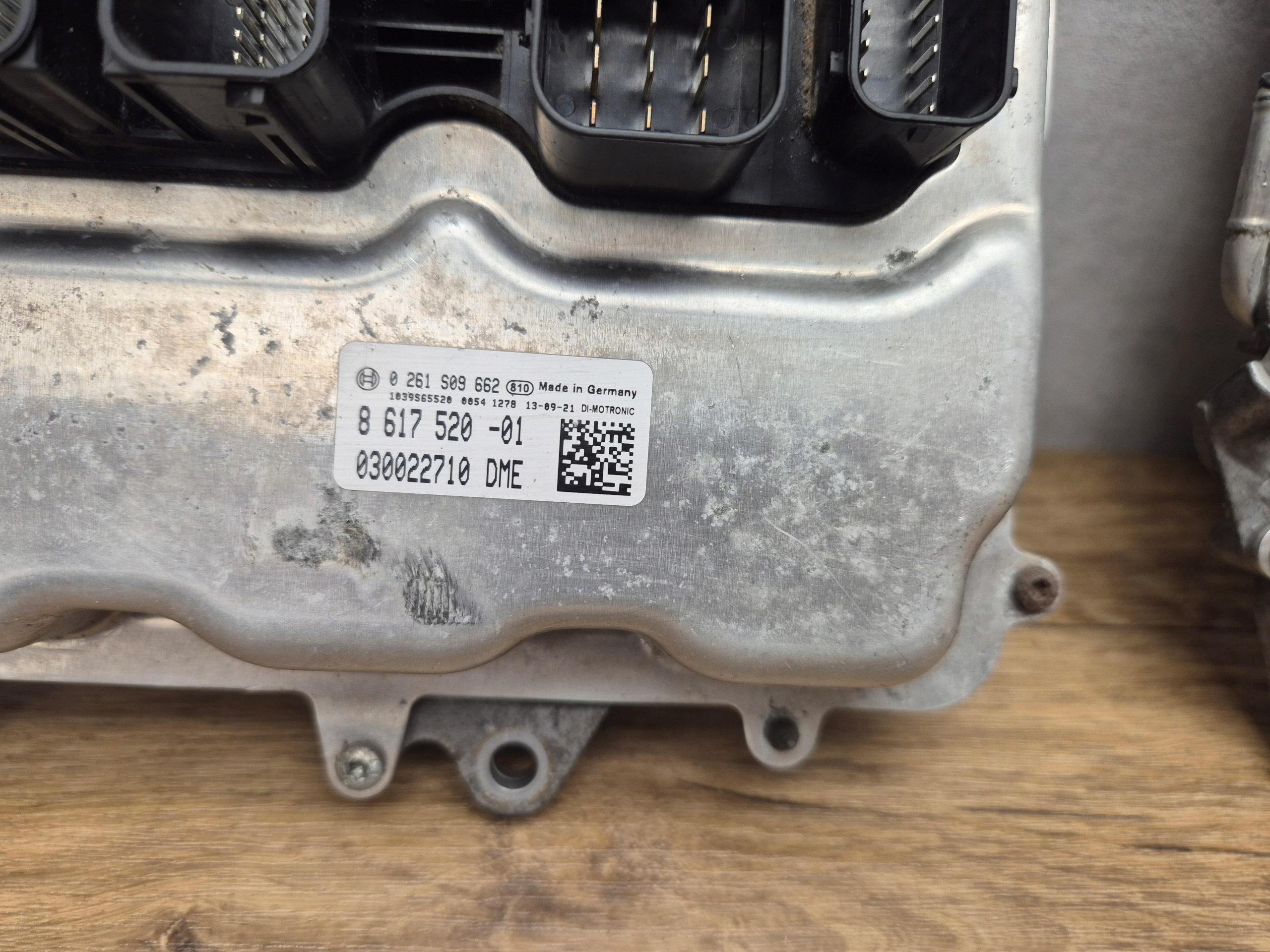 BMW control unit computer of the engine ECU DME N63B44B 4.4i V8 8617520