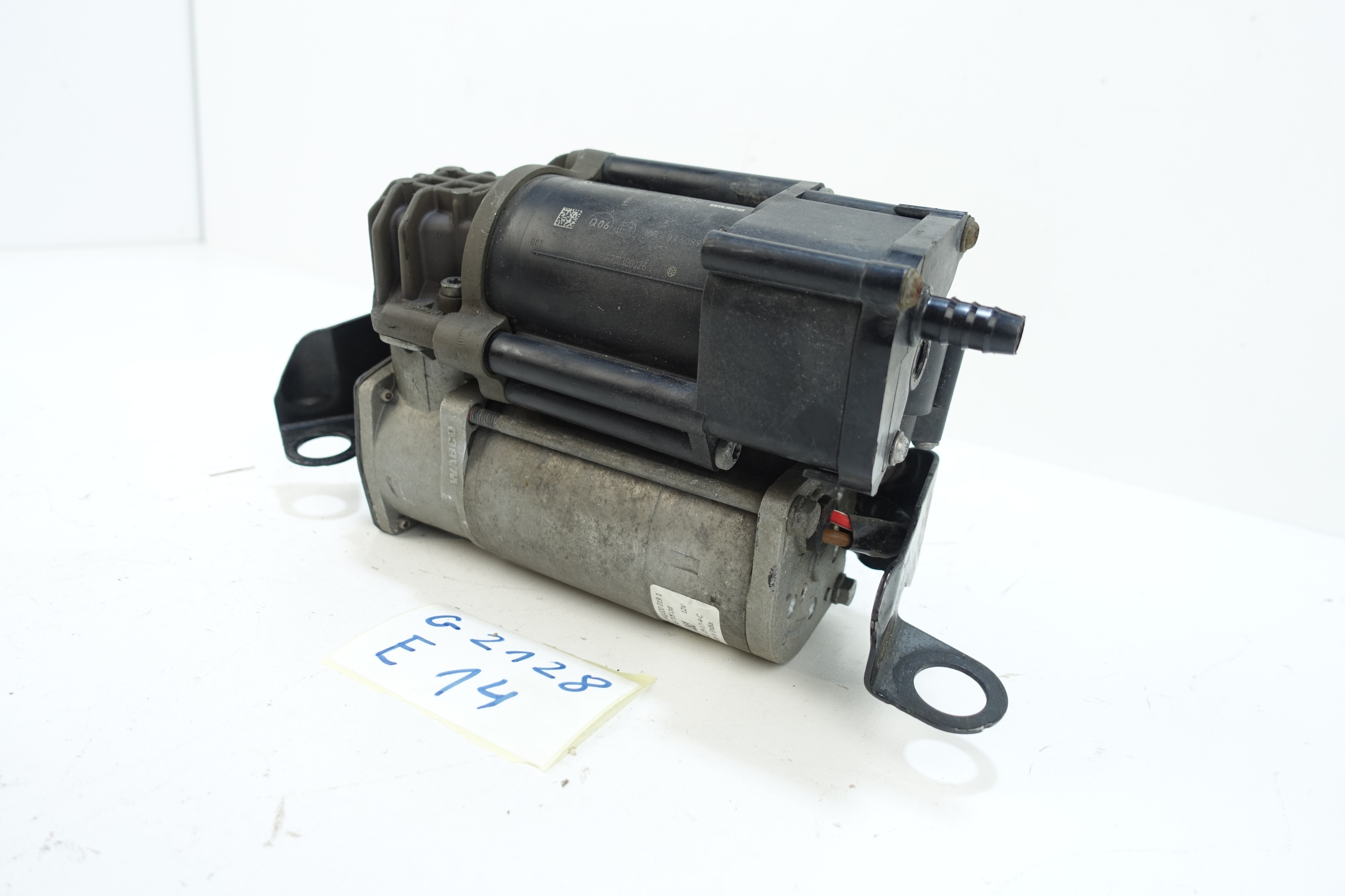 MERCEDES E-KLASA W213 2013- compressor; springing A2133200004
