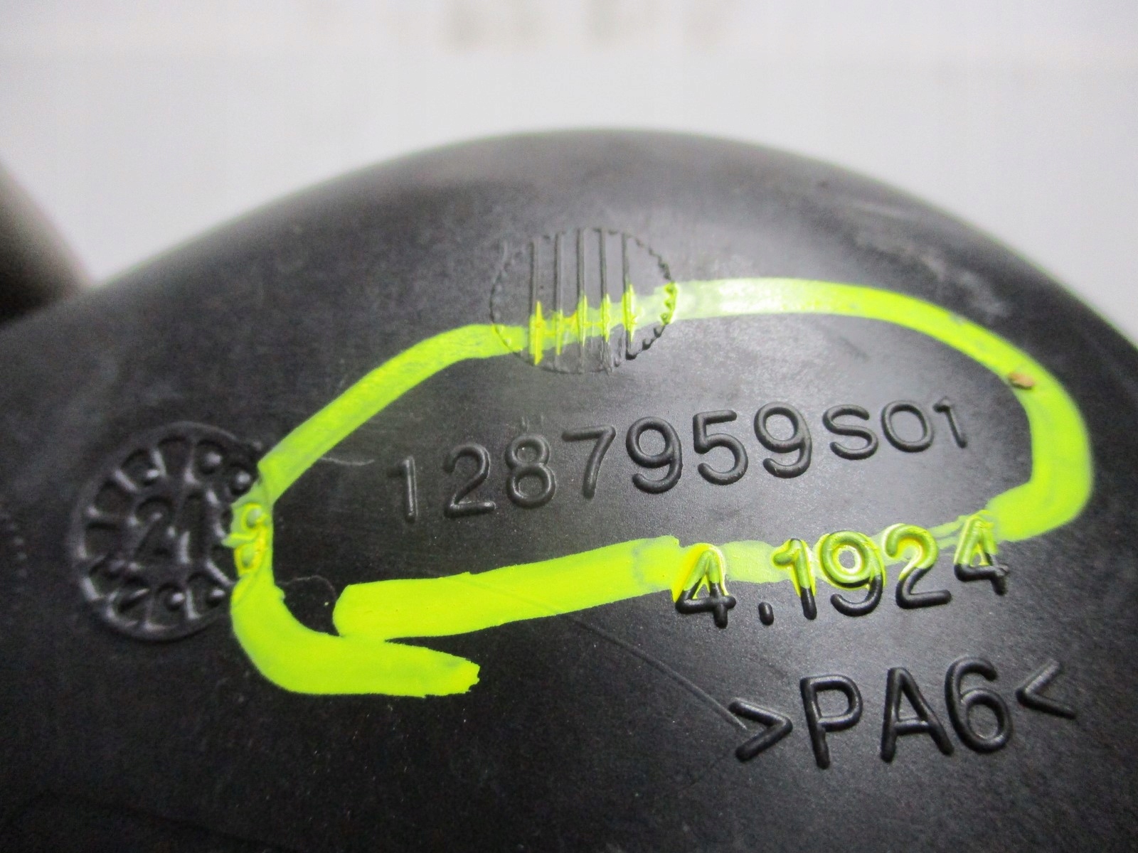 pipe REZONATOR RANGE ROVER VELAR 1287959S01