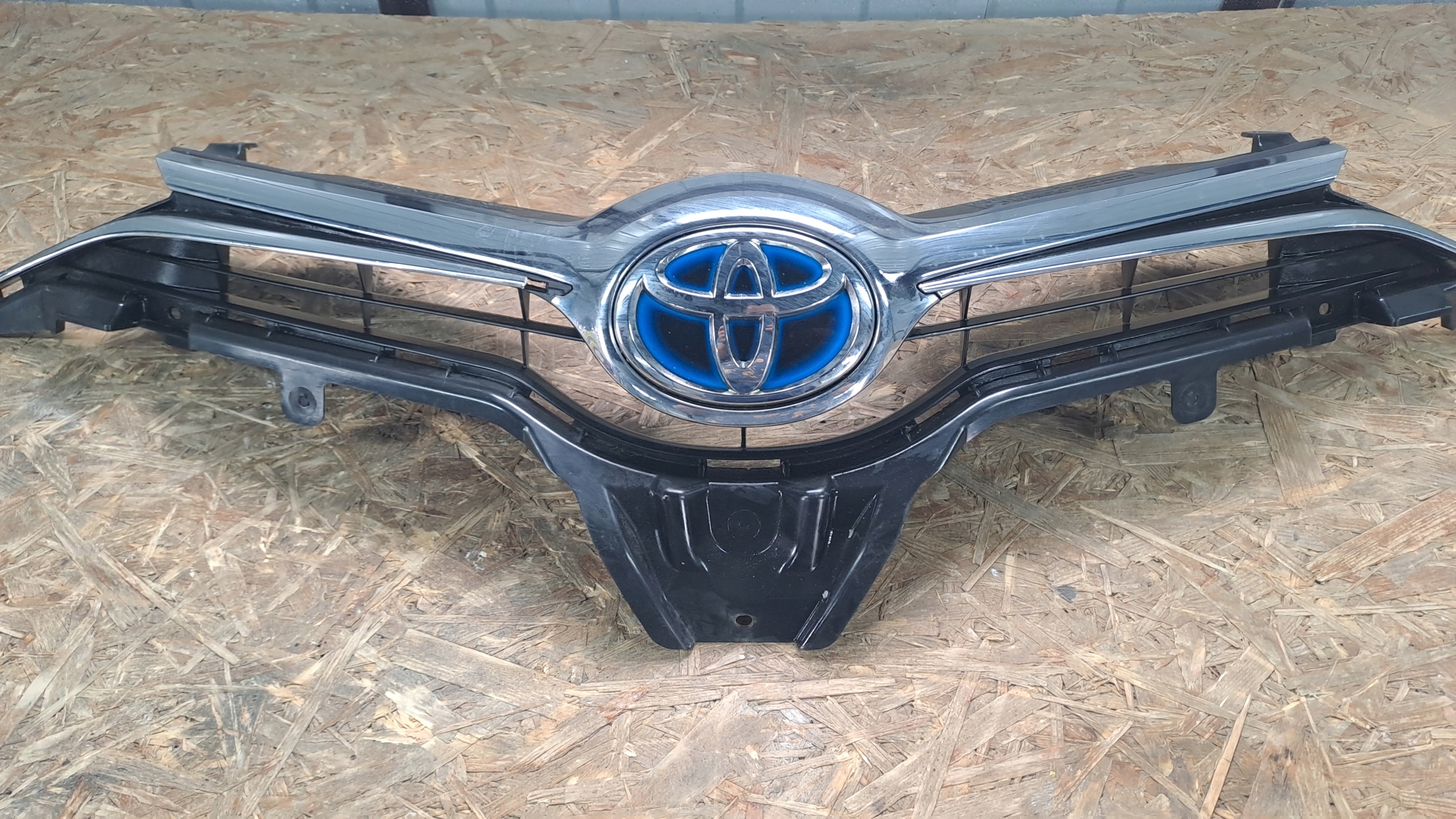 Toyota auris II рестайлінг решітка