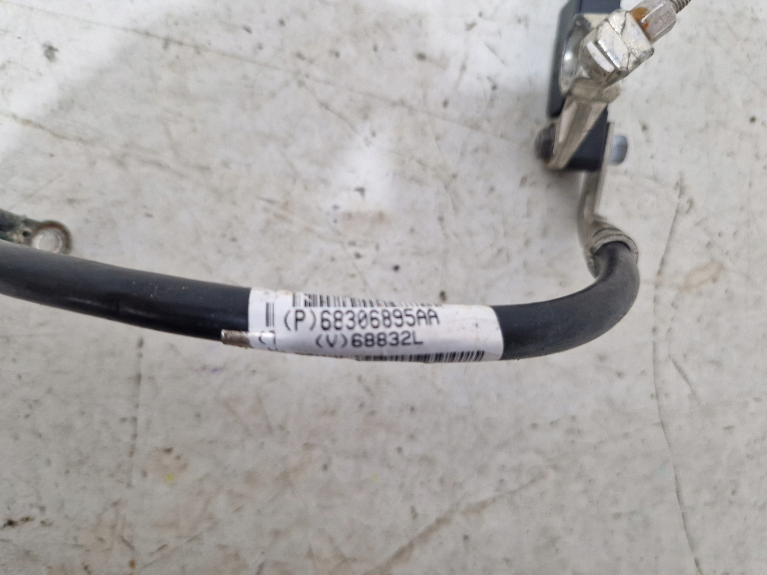 DODGE CHARGER CHALLENGER 2015- Batteriemanagement Sensor AKUMULATORA 68306895AA