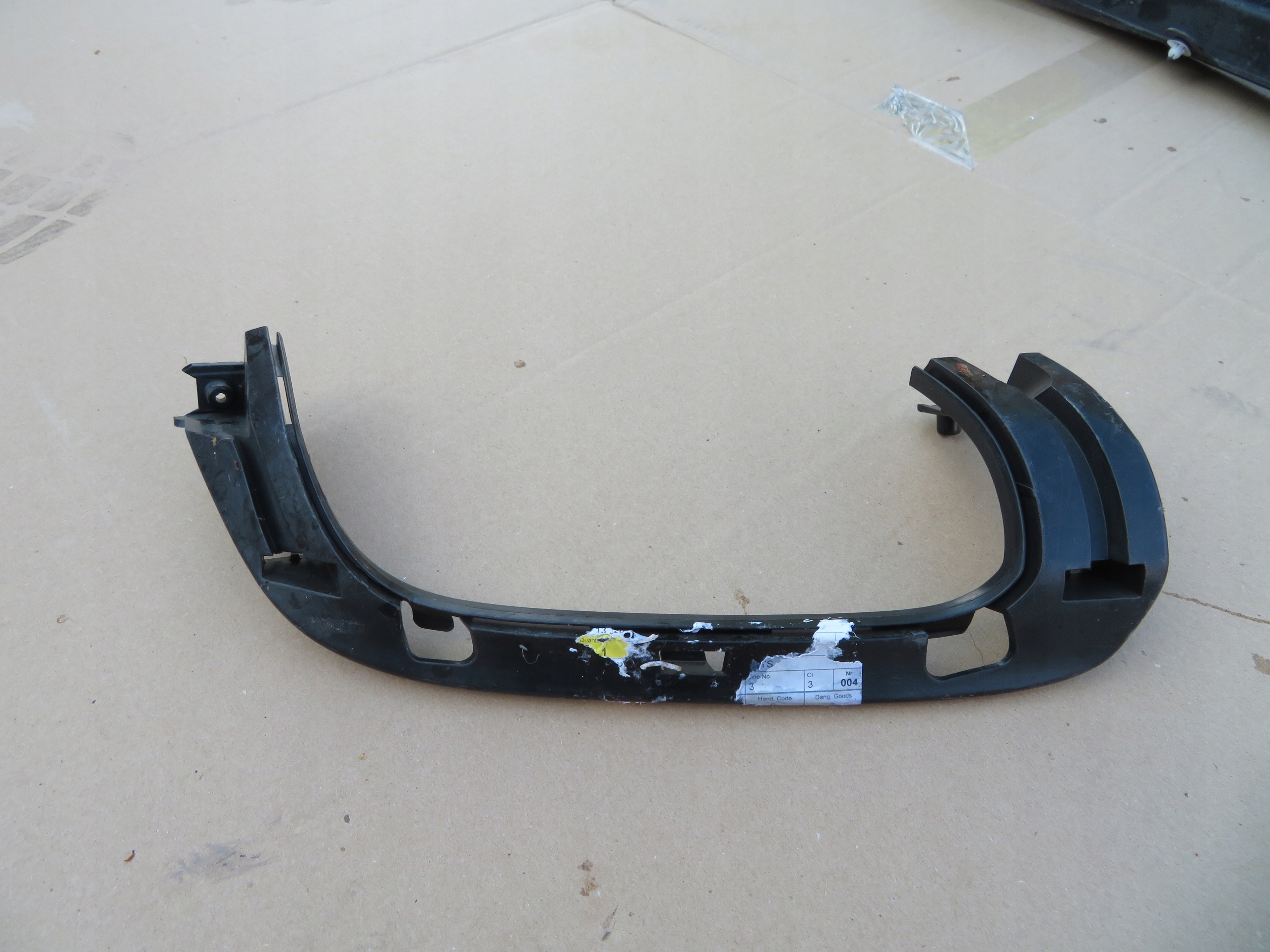 31353395 31353396 - КРІПЛЕННЯ ВИХЛОПНОЇ ТРУБИ В БАМПЕР VOLVO XC90 II