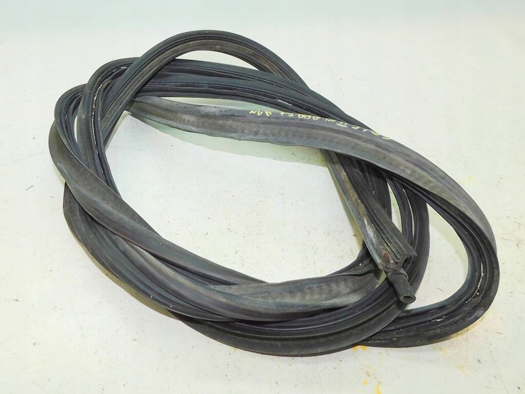 VW GOLF II MK2 91r 5D USZCZELKA KLAPY Producent części Volkswagen