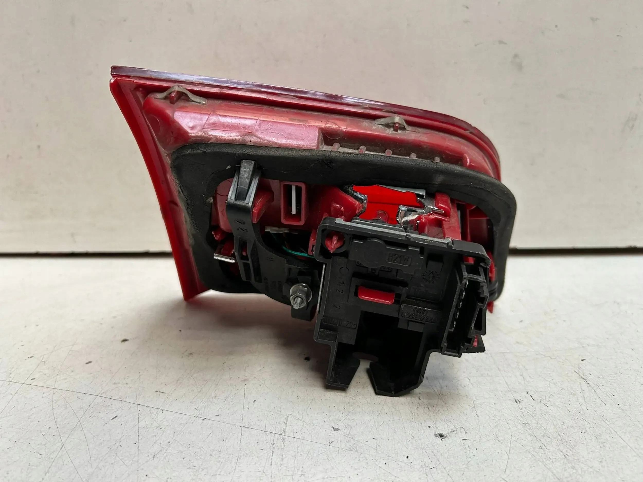 Lampa tył prawy Audi A6 S6 C6 4F 2006 Producent części Audi OE