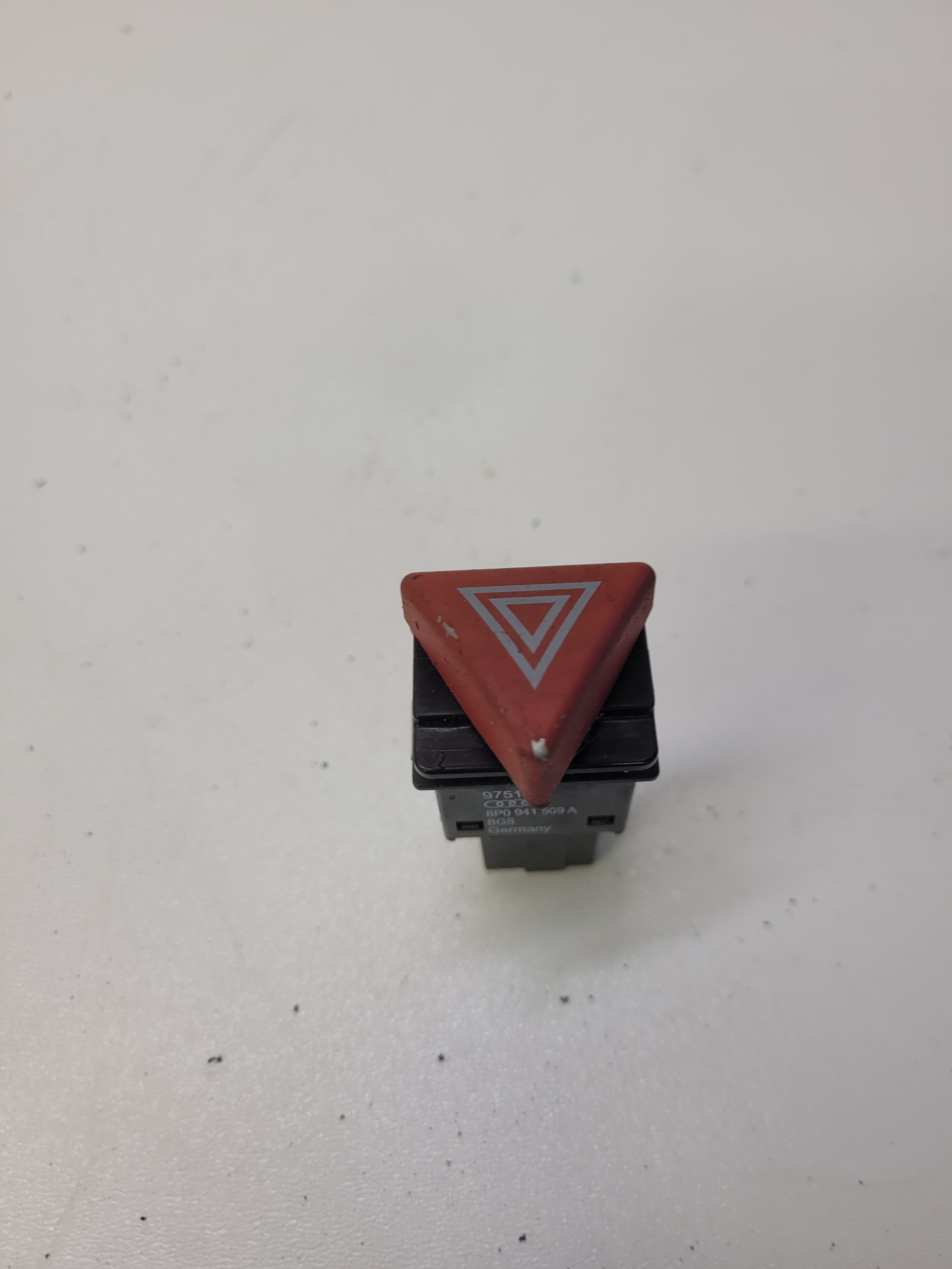Schalter des warnblickschalters AUDI A3 8P 8P0941509A