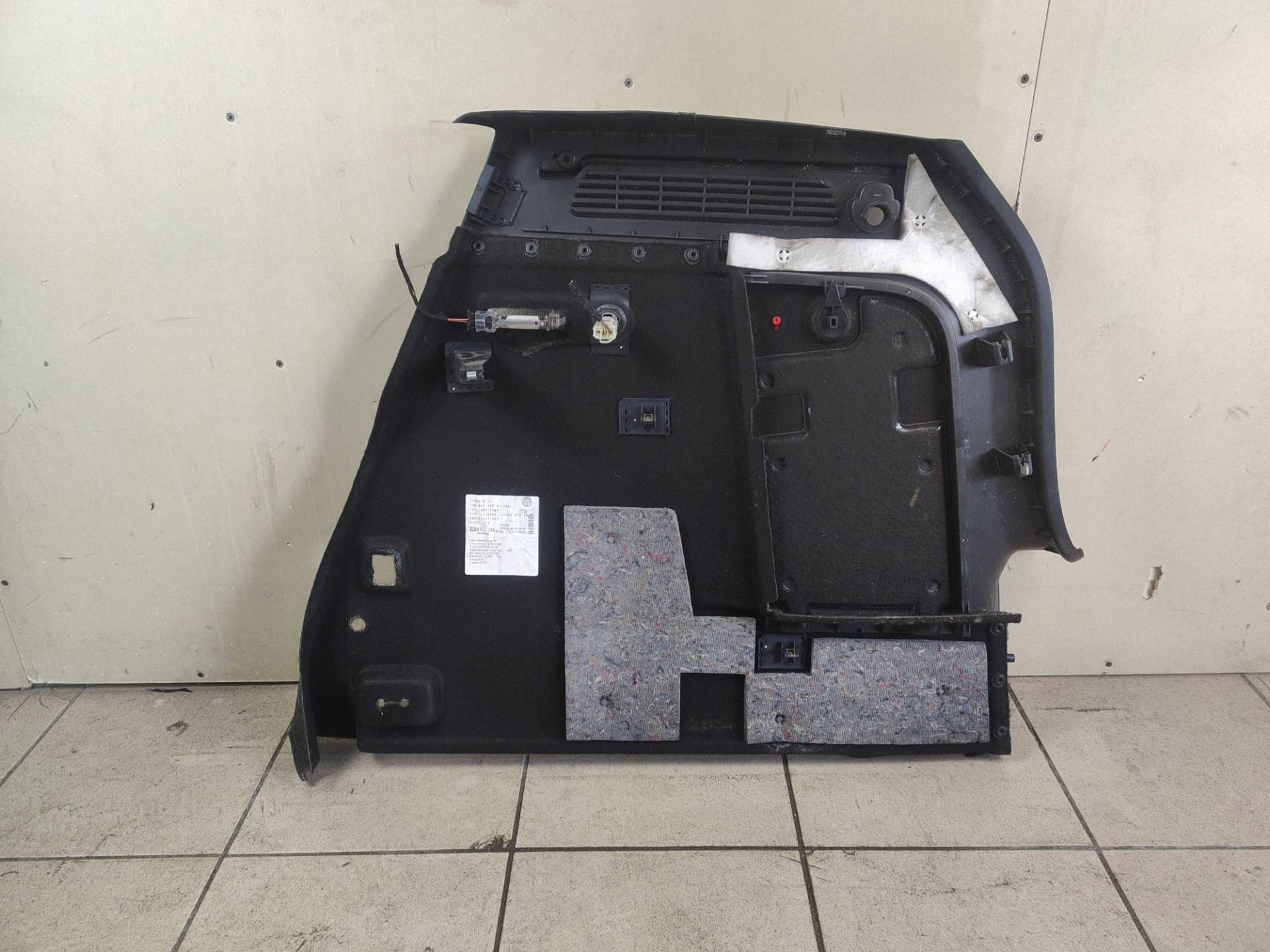 upholstery boot left side Volkswagen Tiguan 2008 5N0867427