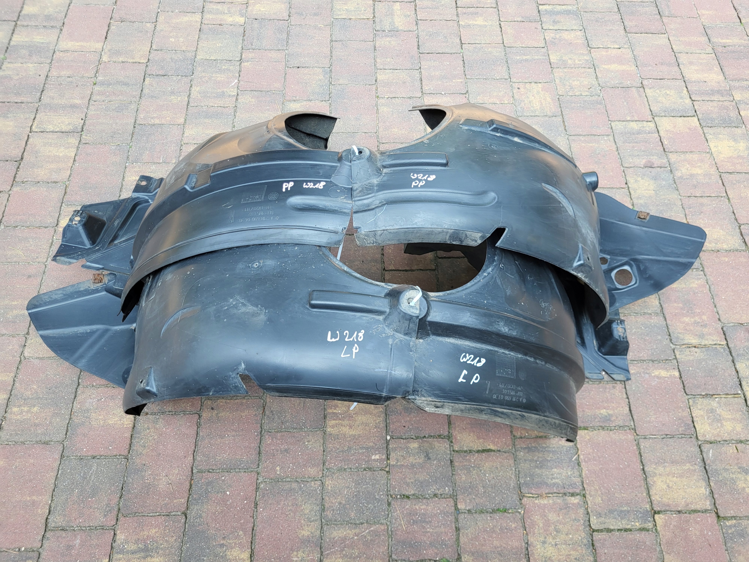 NADKOLE PRAWY LEWY PRZOD MERCEDES CLS 218