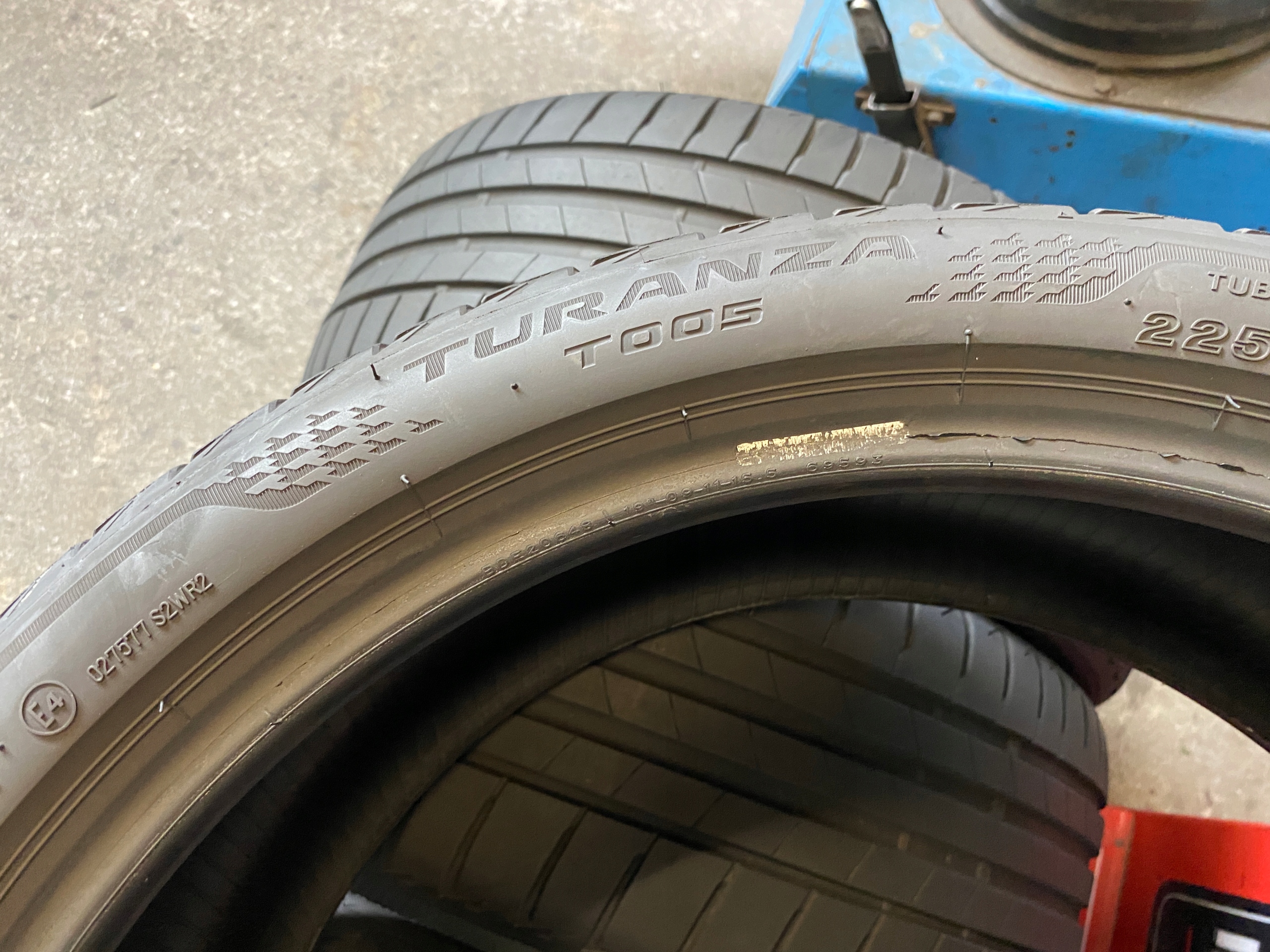 2 tyres summer 225/40R19 BRIDGESTONE Turanza T005