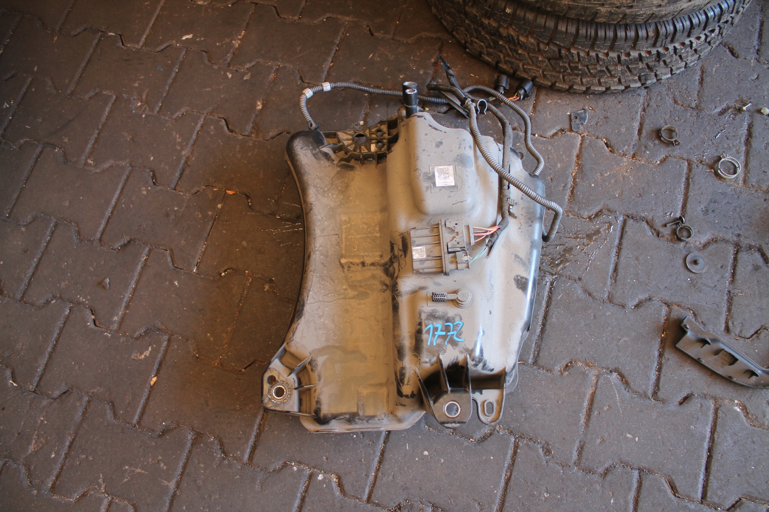 1772. Behälter ADBLUE VW 5Q0131877T