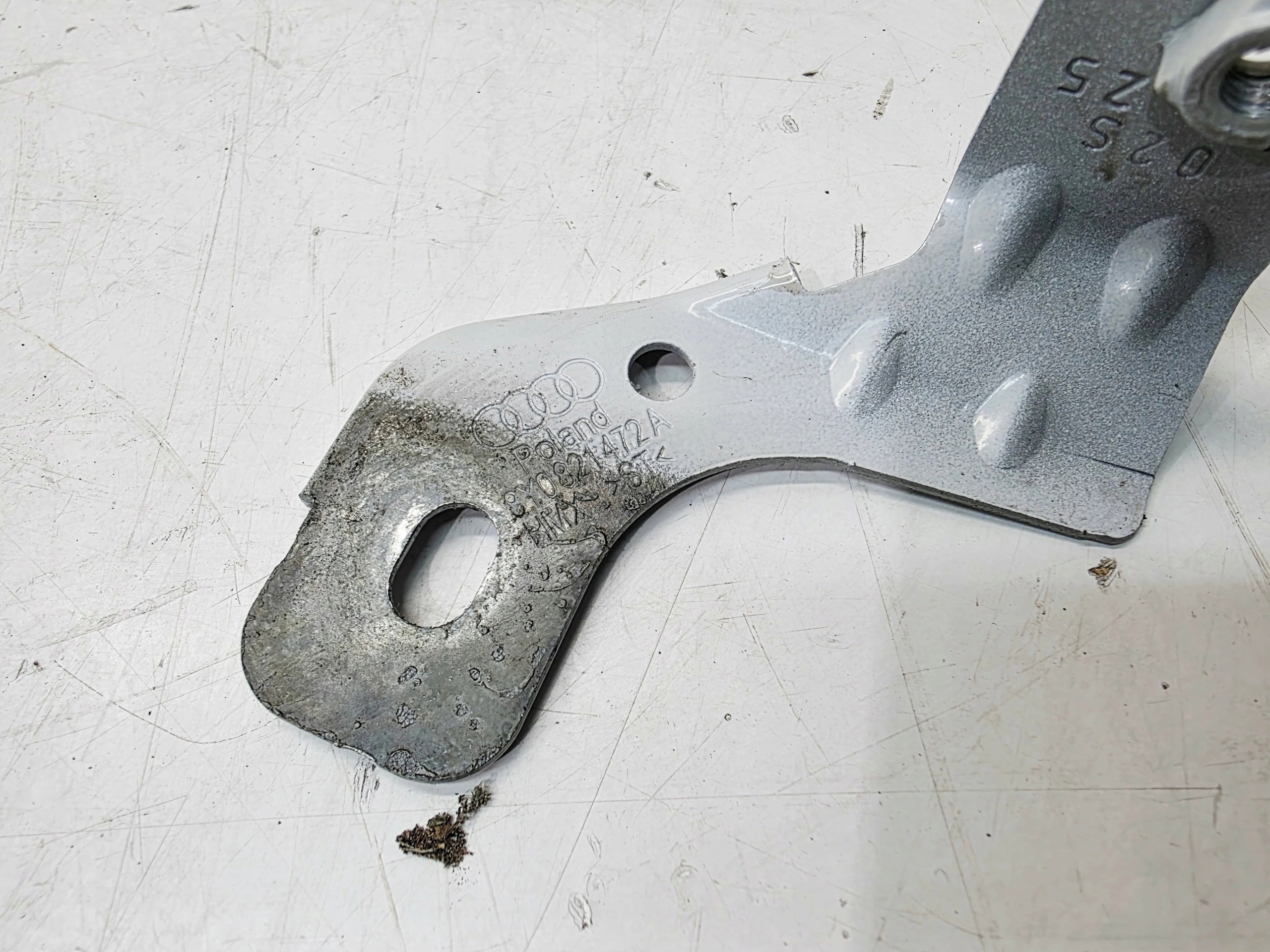Poignée Support plaque Aile Droite Avant AUDI A3 8Y 8Y0821472A