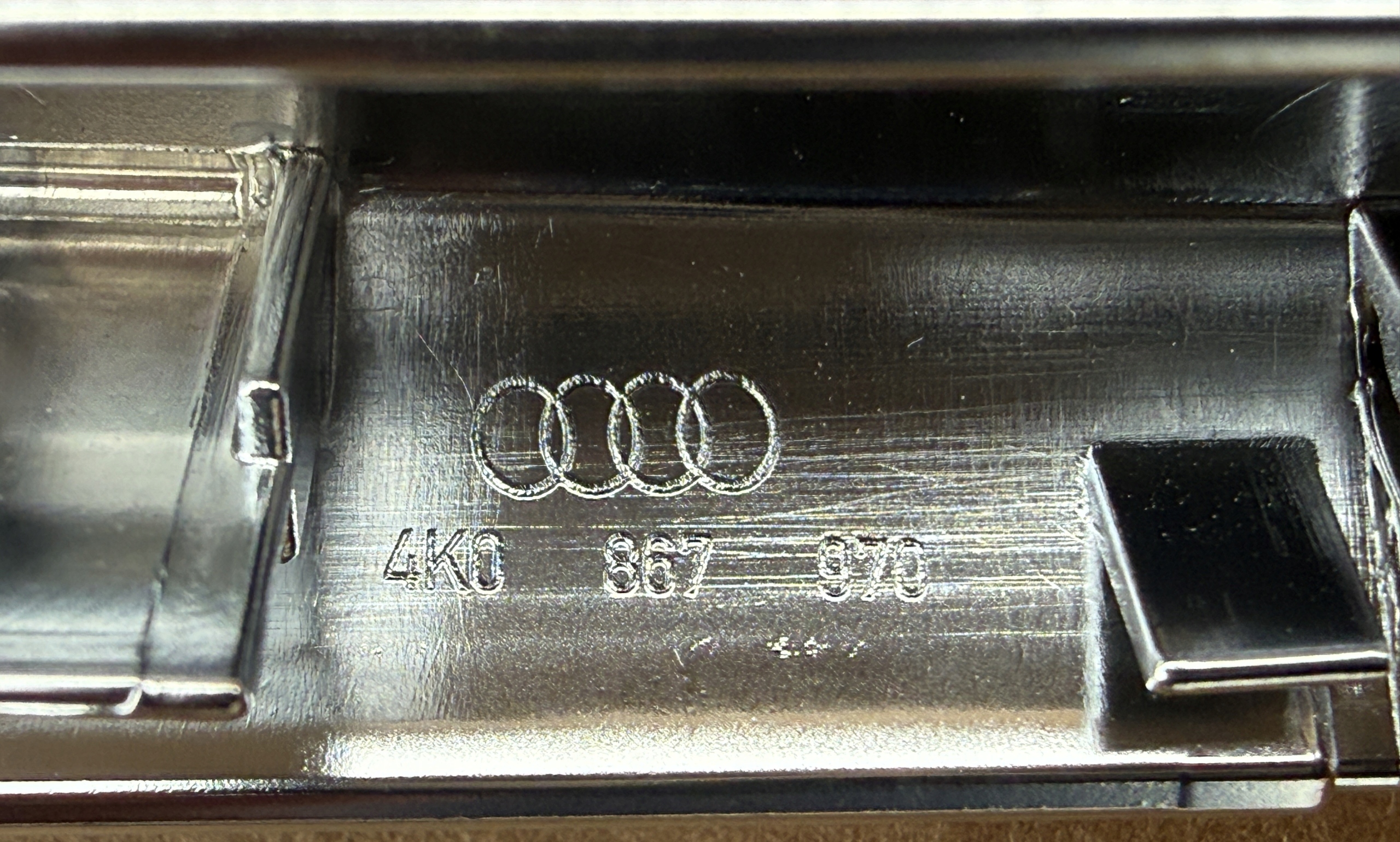 lišta DEKOR dvere AUDI A6 C8 4K0867970 Originál ako nová