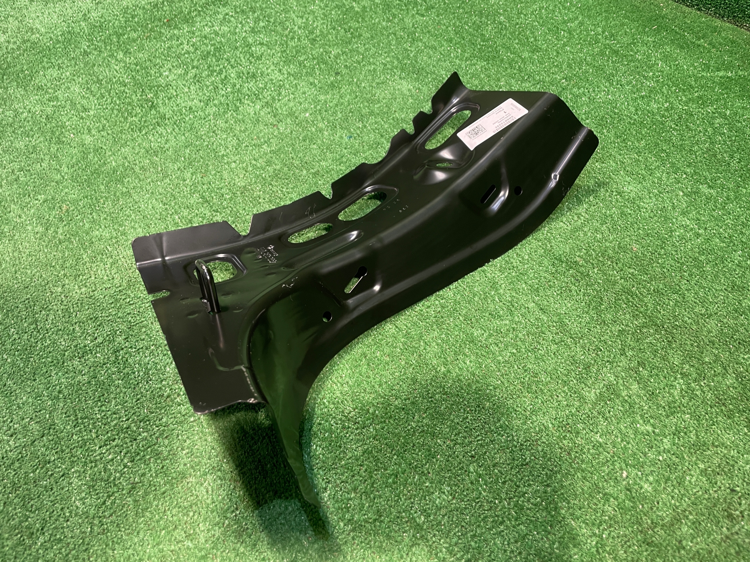 vw GOLF VIII 5H6 кронштейн элемент заднего ремня 5H6813332