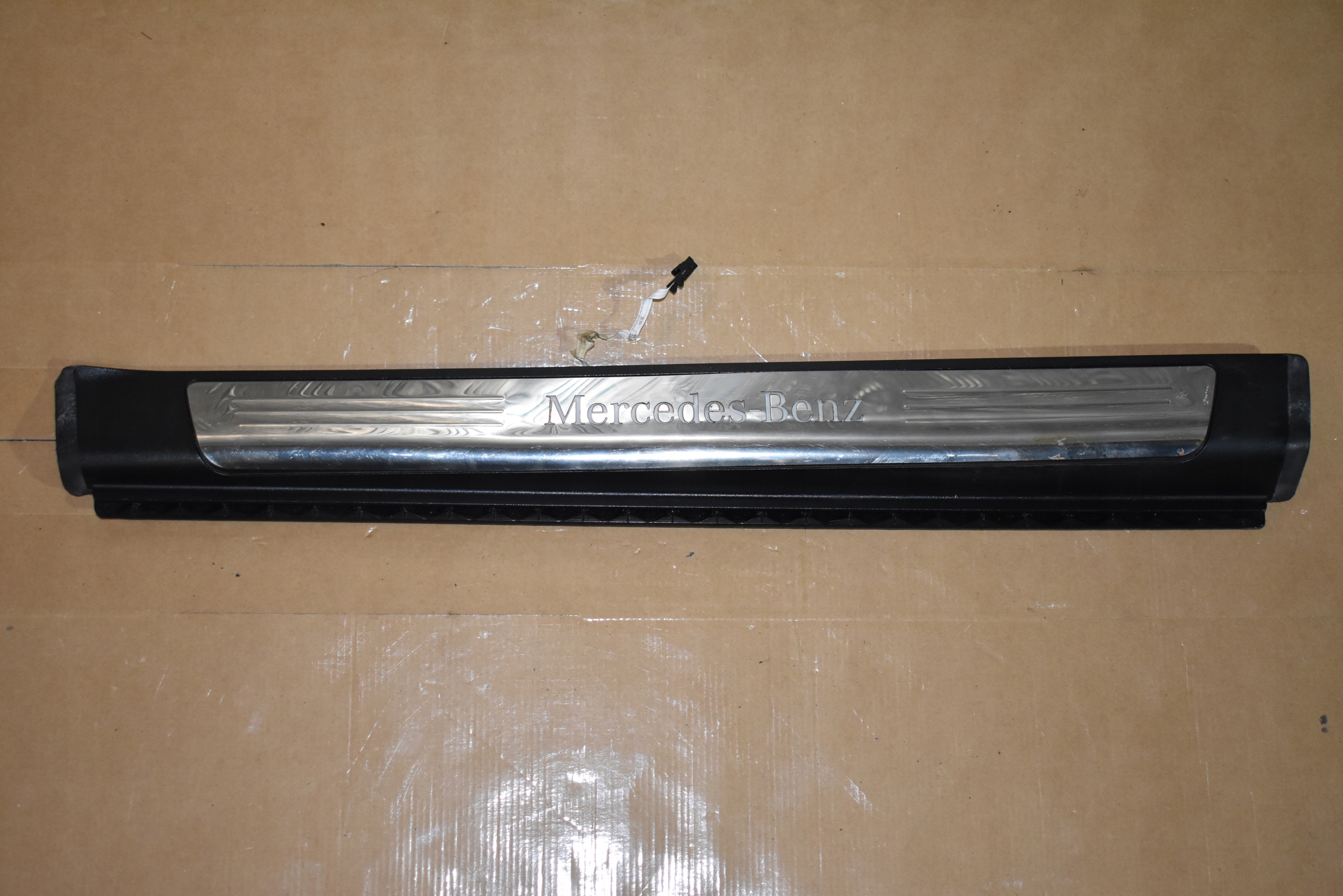 moulding cap threshold LED right MERCEDES SL R231 1