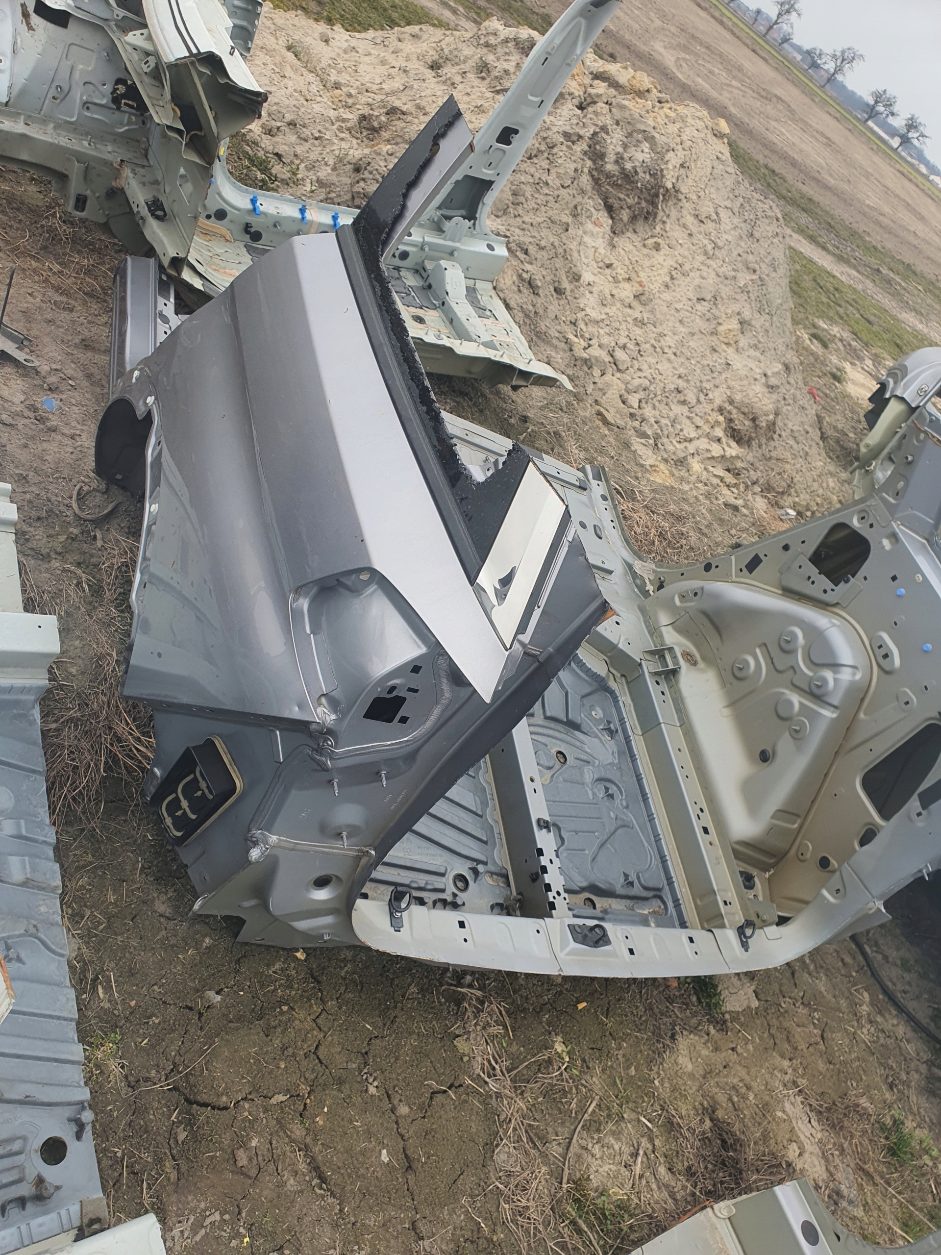 CWIARTKA BLOTNIK PROG lewy PEUGEOT 5008 II