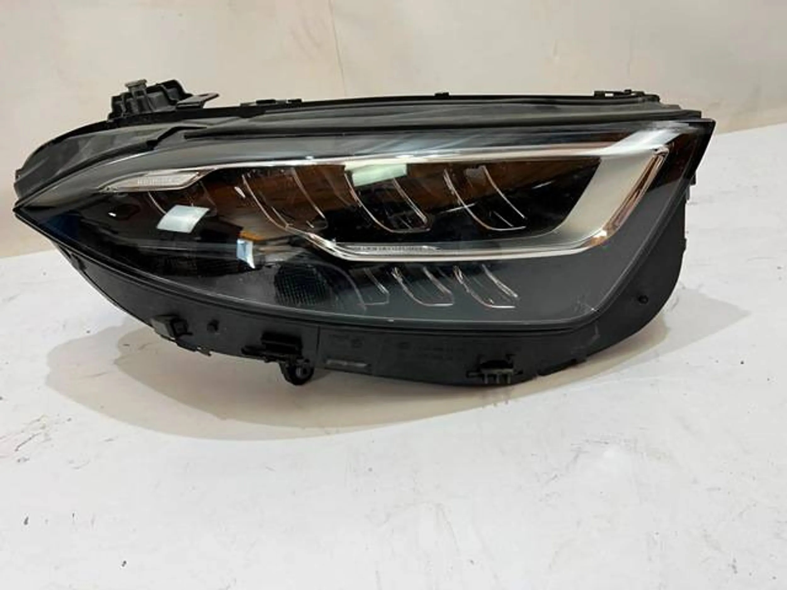 MERCEDES CLS W257 257 LAMPA PRAWA PRZÓD PRZEDNIA Typ samochodu Samochody osobowe