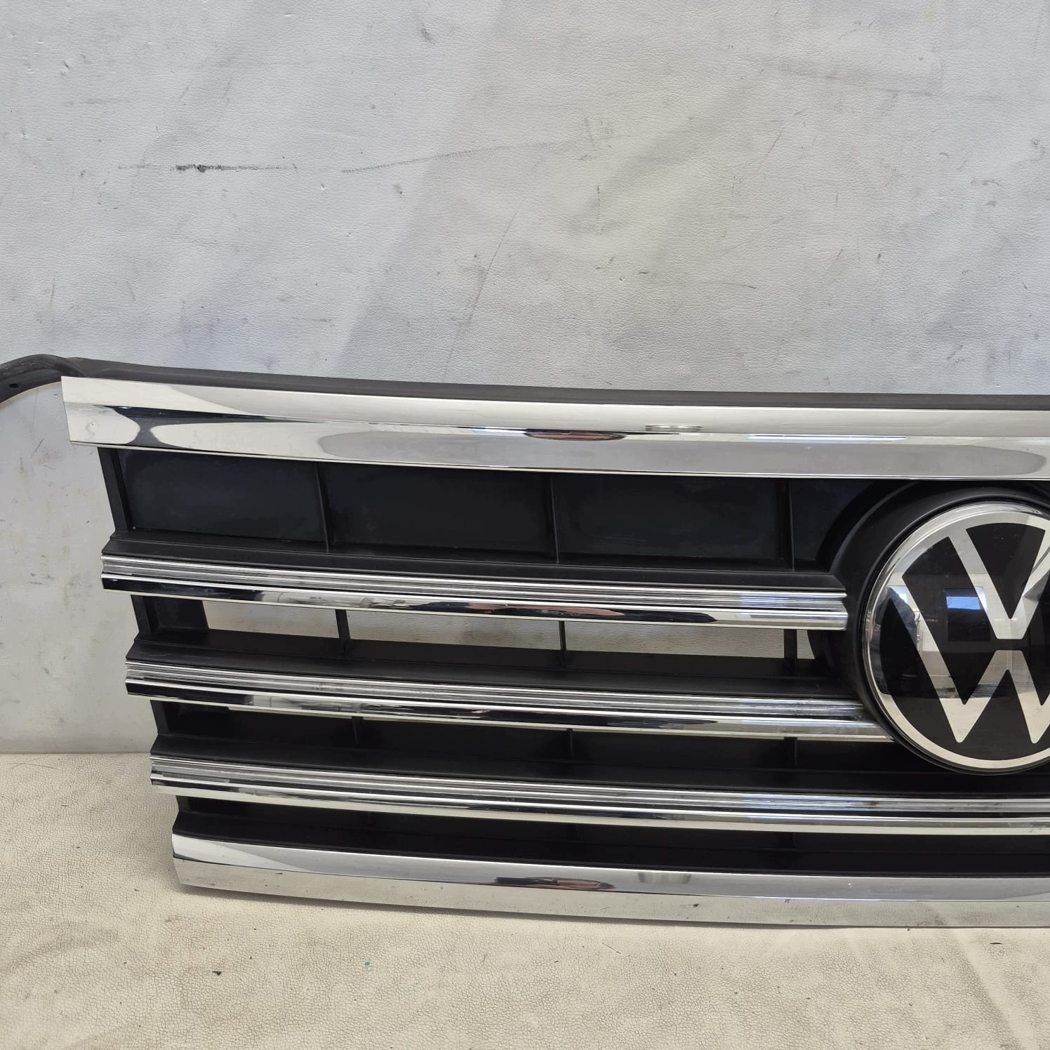 VW TOUAREG III 3 18-23 grill grille