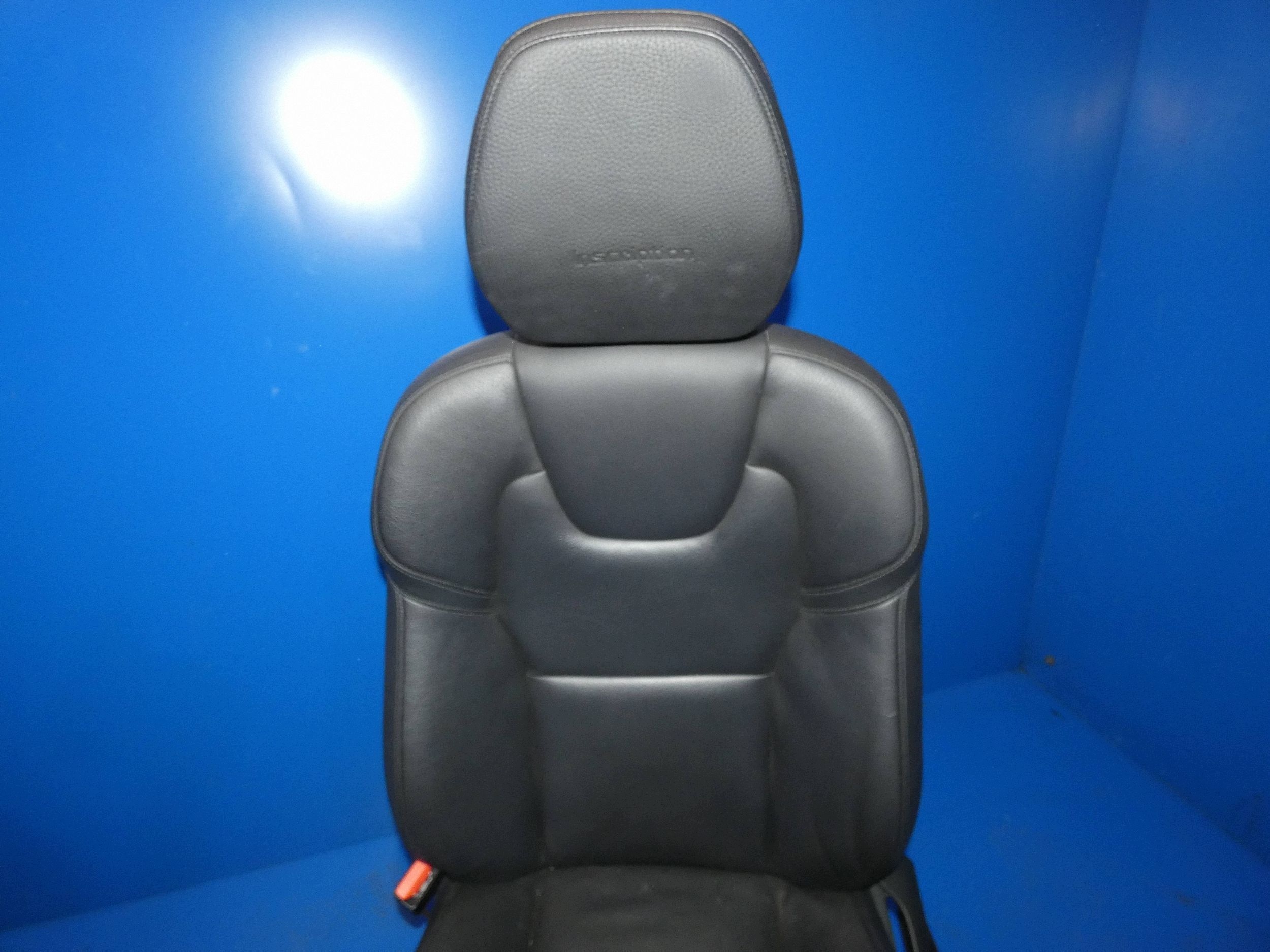 VOLVO V60 II S60 III seat driver´s left front - PODGRZEWANY