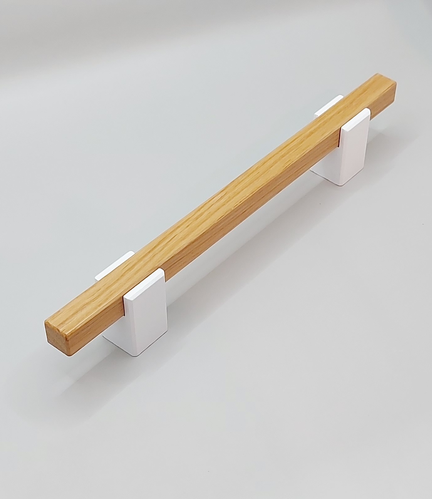 Uchwyt meblowy drewniany dębowy Reling dł. 518mm roz. 448mm Marka inna