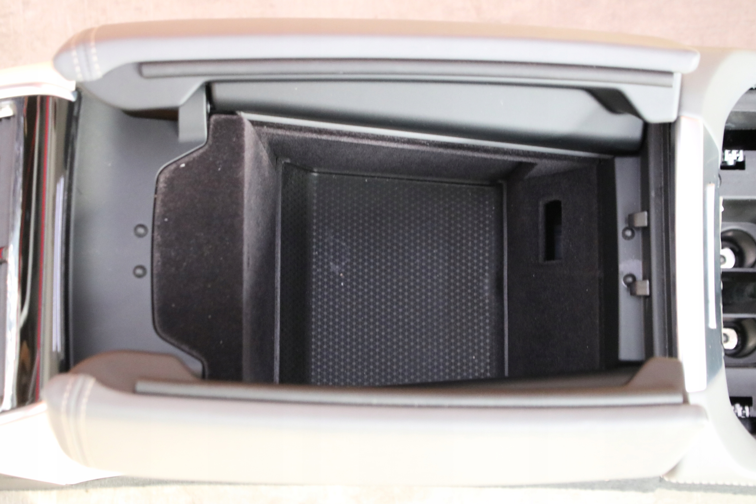 BMW X7 G07 TUNEL central console armrest ELFENBEINWEISS ATLAS GREY
