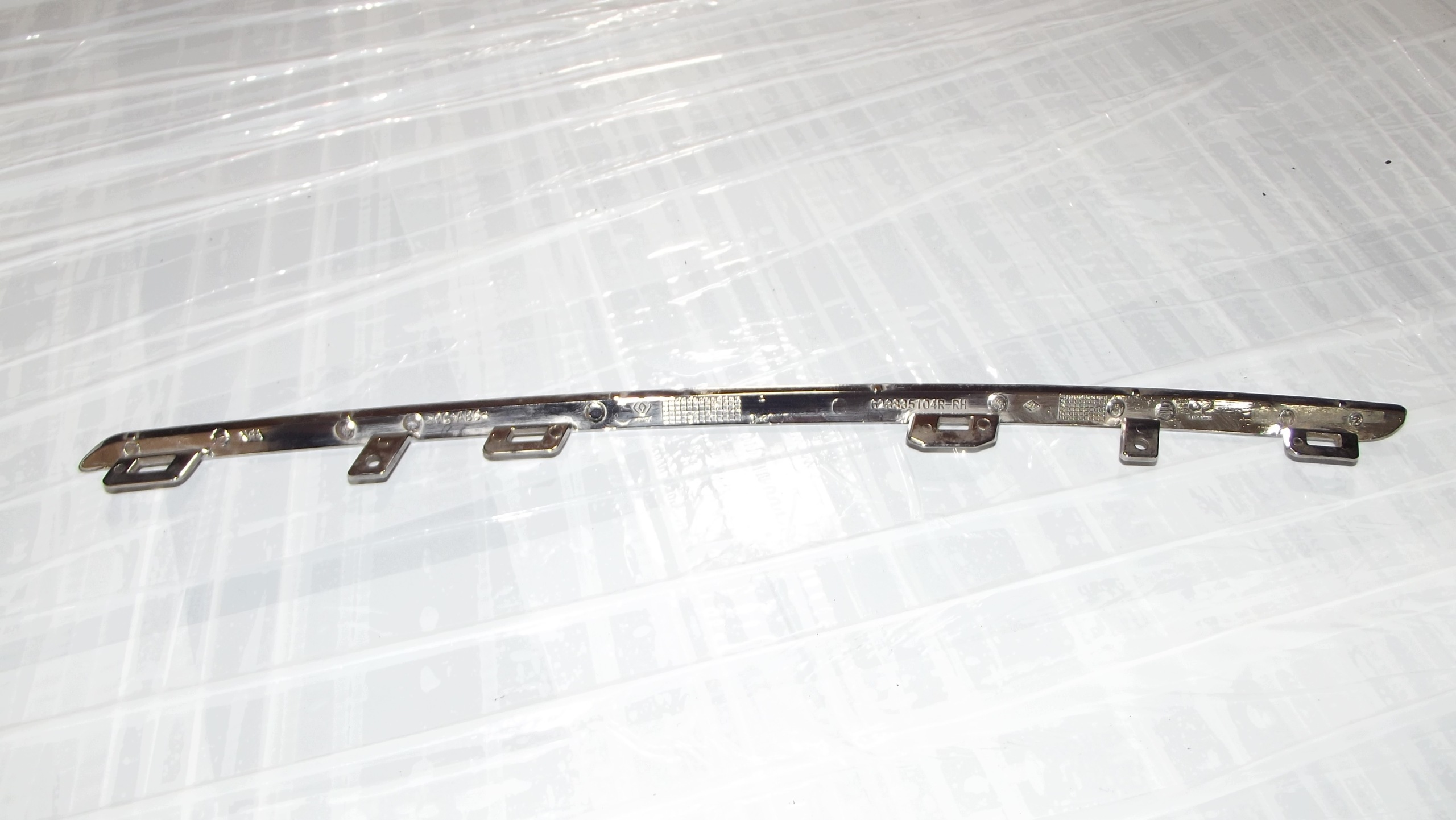 Renault Megane IV moulding chrom grilla right front 623835104R