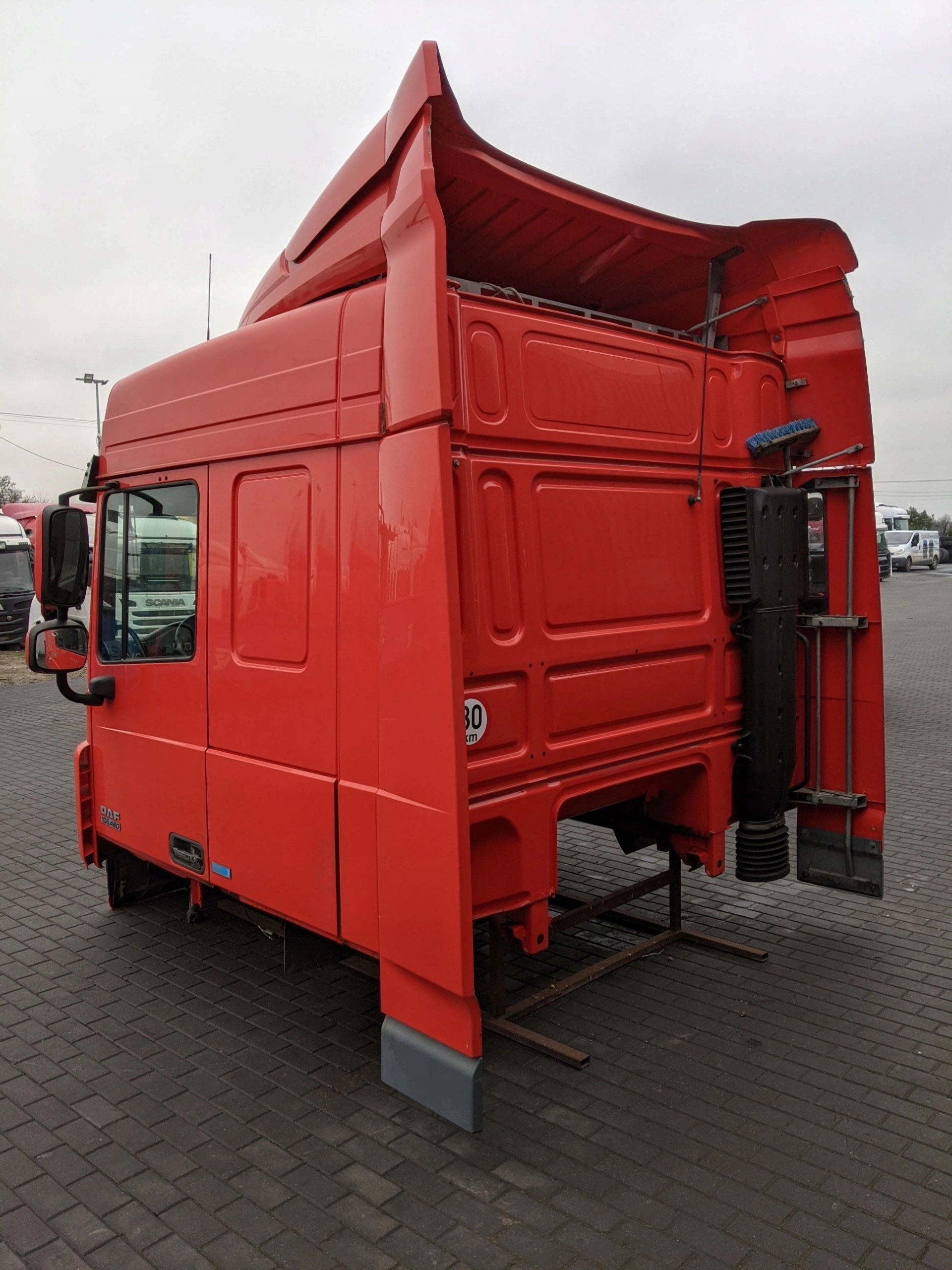 KABINA DAF XF 105 2012 ROK NOWY TYP SLUPKA Color red