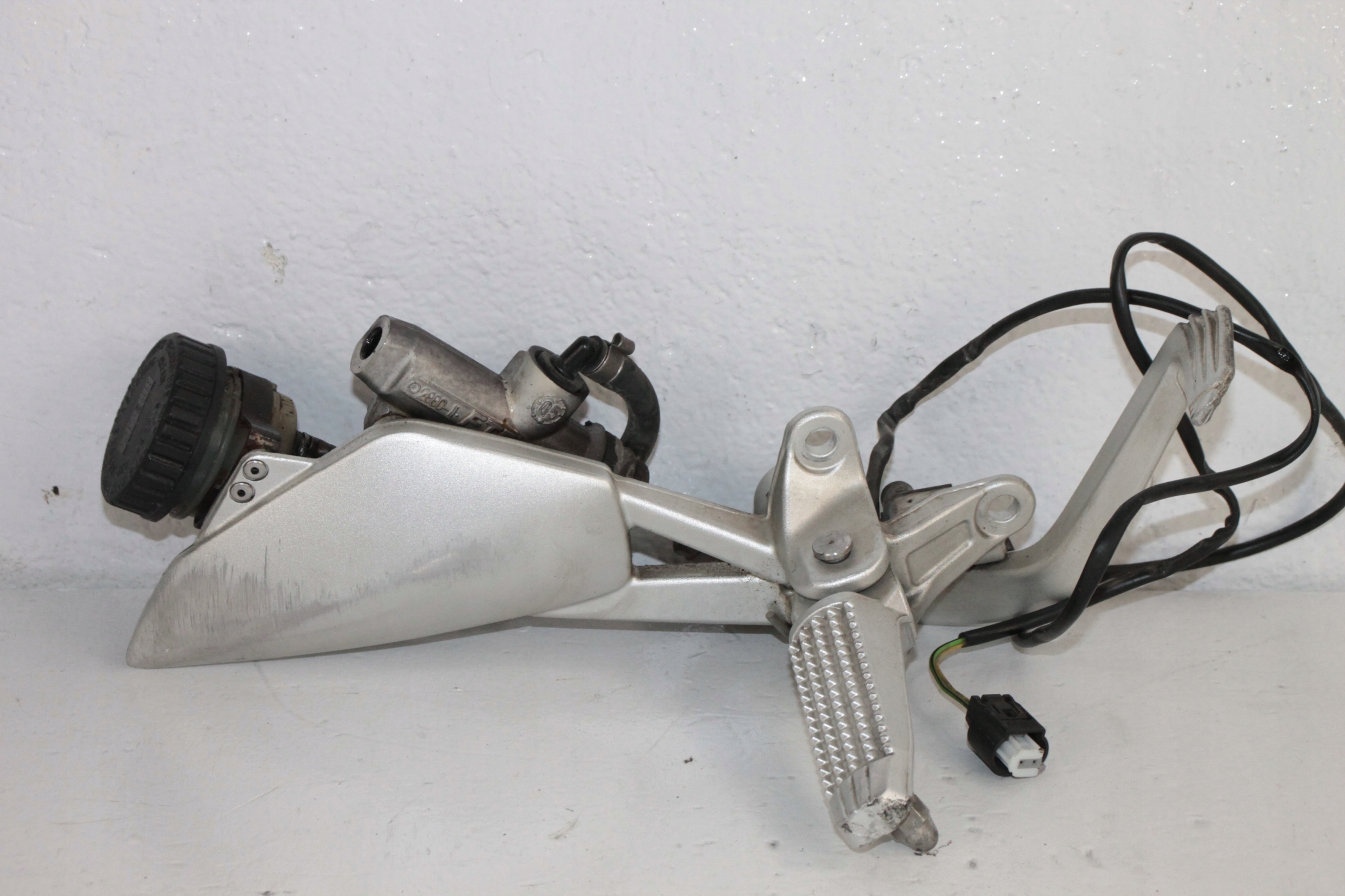 K1200R 54 - BMW K 1200 R 04-08 SET ПЕРЕДНІЙ ДРАЙВЕР ПРАВИЙ