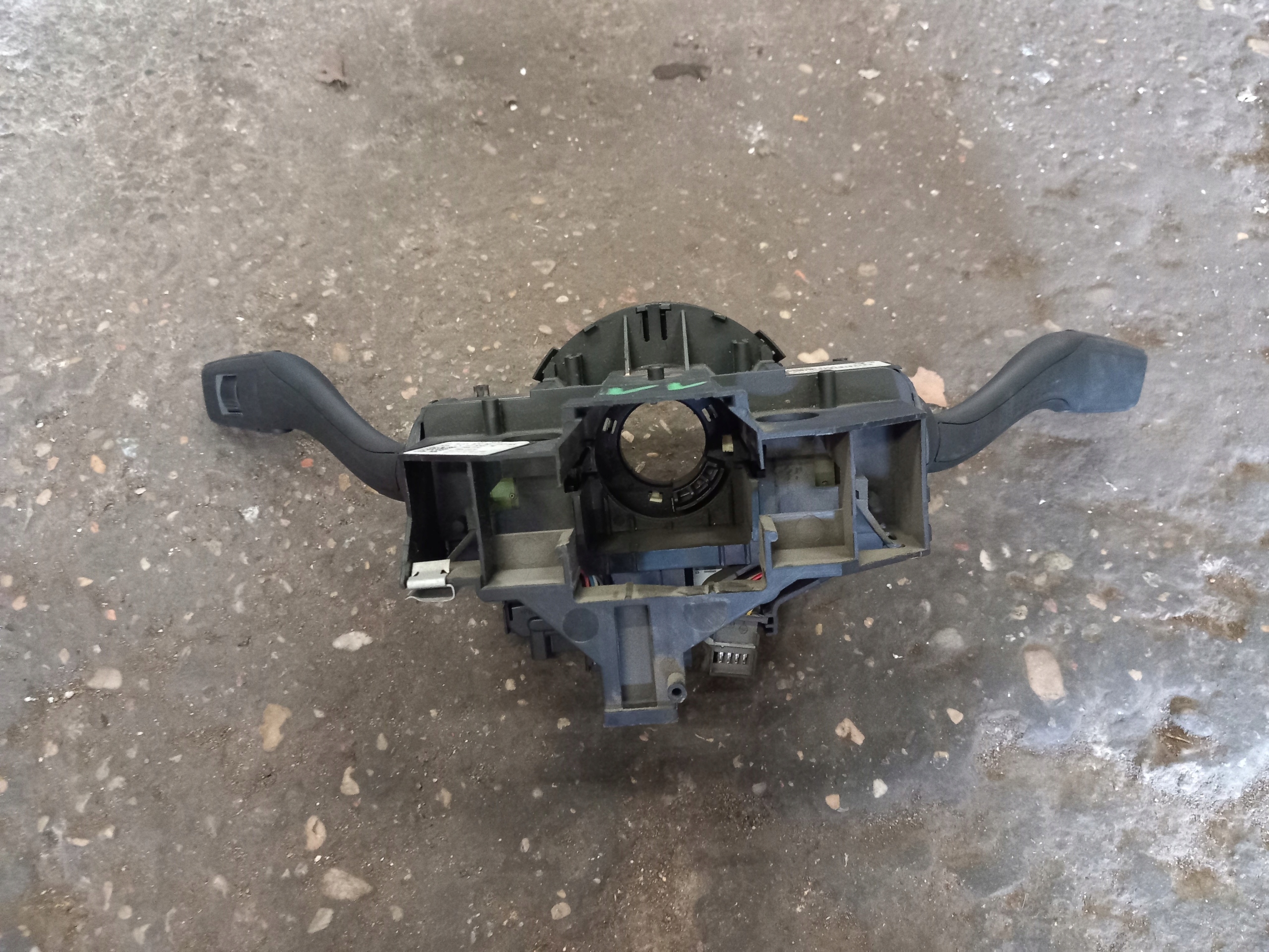 AUDI A3 8P steering wheel levers and controls ring 8P0907137BR