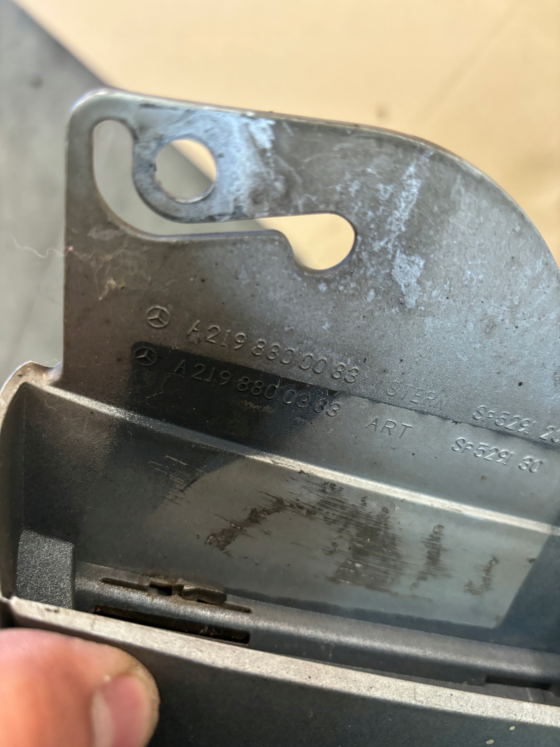 ATRAPA GRILL MERCEDES CLS W219 C219 A2198800083 Typ samochodu Samochody osobowe