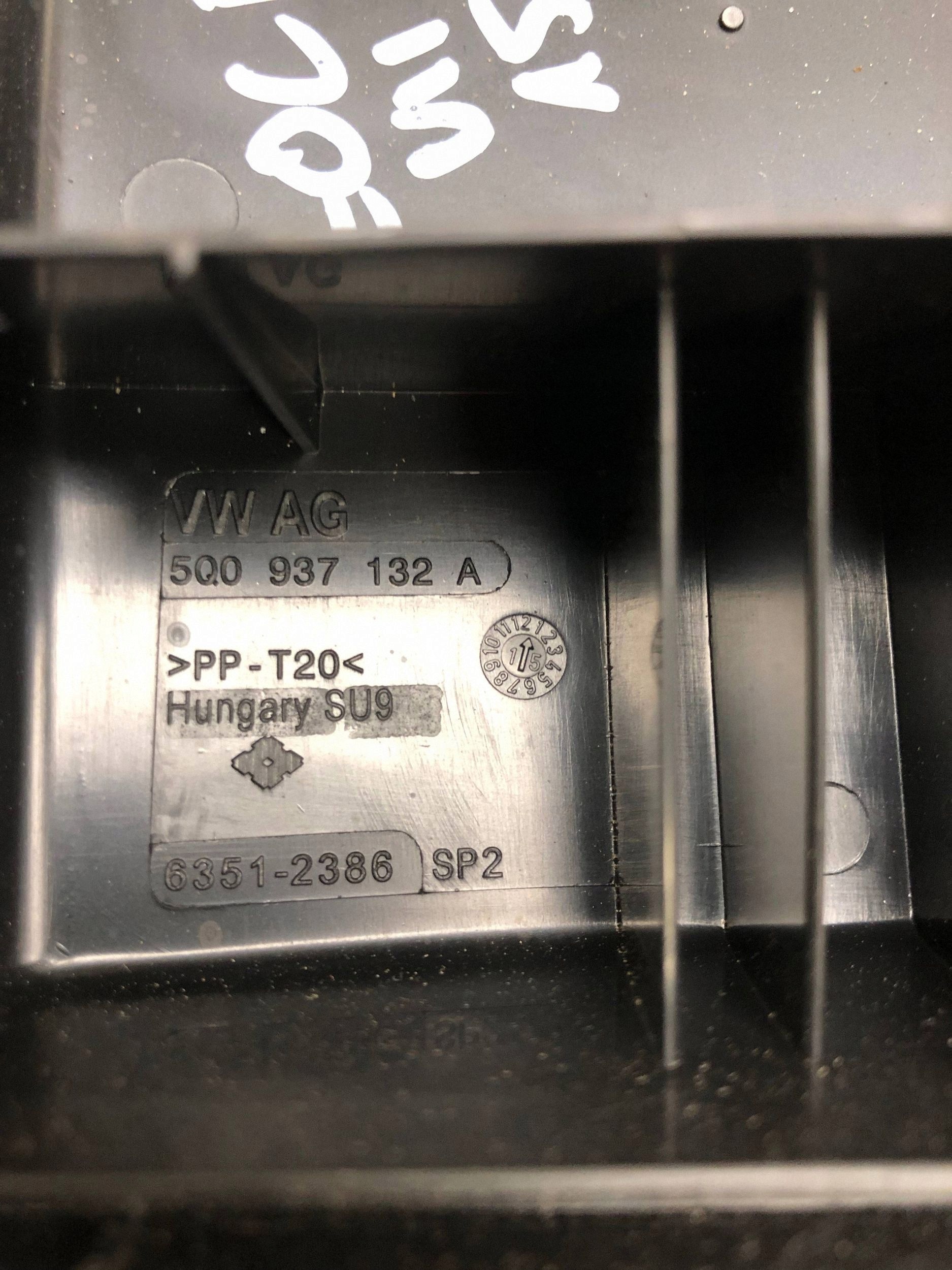 Abdeckung des Sicherungskastens VW GOLF VII 5Q0937132A