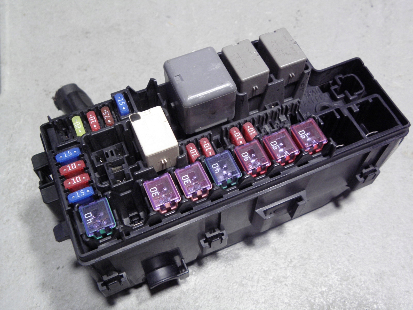 SUBARU JUSTY 4 / SIRION // SKRZYNKA BEZPIECZNIKÓW 7154-8755-30