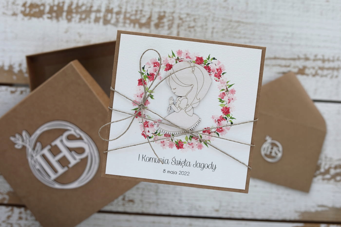 Originální suvenýr přijímání – společenská pohlednice s krabičkou a obálkou
